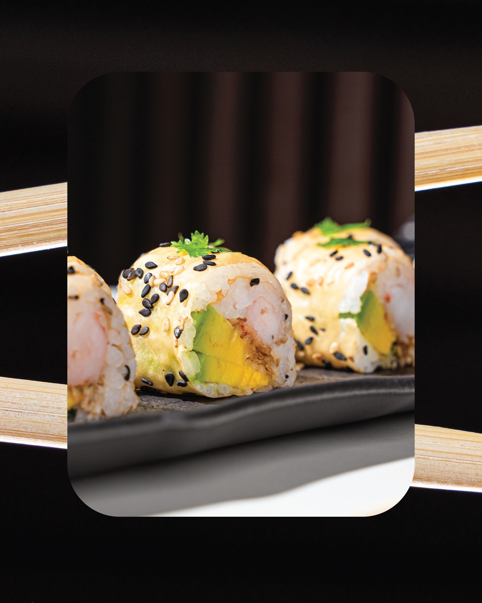 Un roll es todo lo que necesitas para cerrar esta semana. Nuestro secreto: ingredientes frescos + dedicación = sushi delicioso. 🤲🍤
Coconut shrimp | camarón, coco rallado, aguacate, ajonjolí, kan kan sauce 🥢
☎️ (809) 222-9222 | Reservas, takeout, delivery.
📍 Arroyo Hondo Town Center, C. Cam. Chiquito.
🛵 Uber Eats / Pedidos Ya.