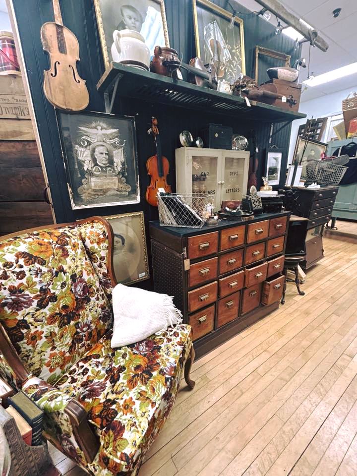 👀 Pssttt.....your shelves are calling, they want you to find them some good vintage treasures. Lucky for them, our sale starts TOMORROW 2/19! See you at the shop 👋 #redwingmn #visitredwing #shopredwing #shoplocalmn #mnsmallbusiness #vintagefashion #mnvintagey
