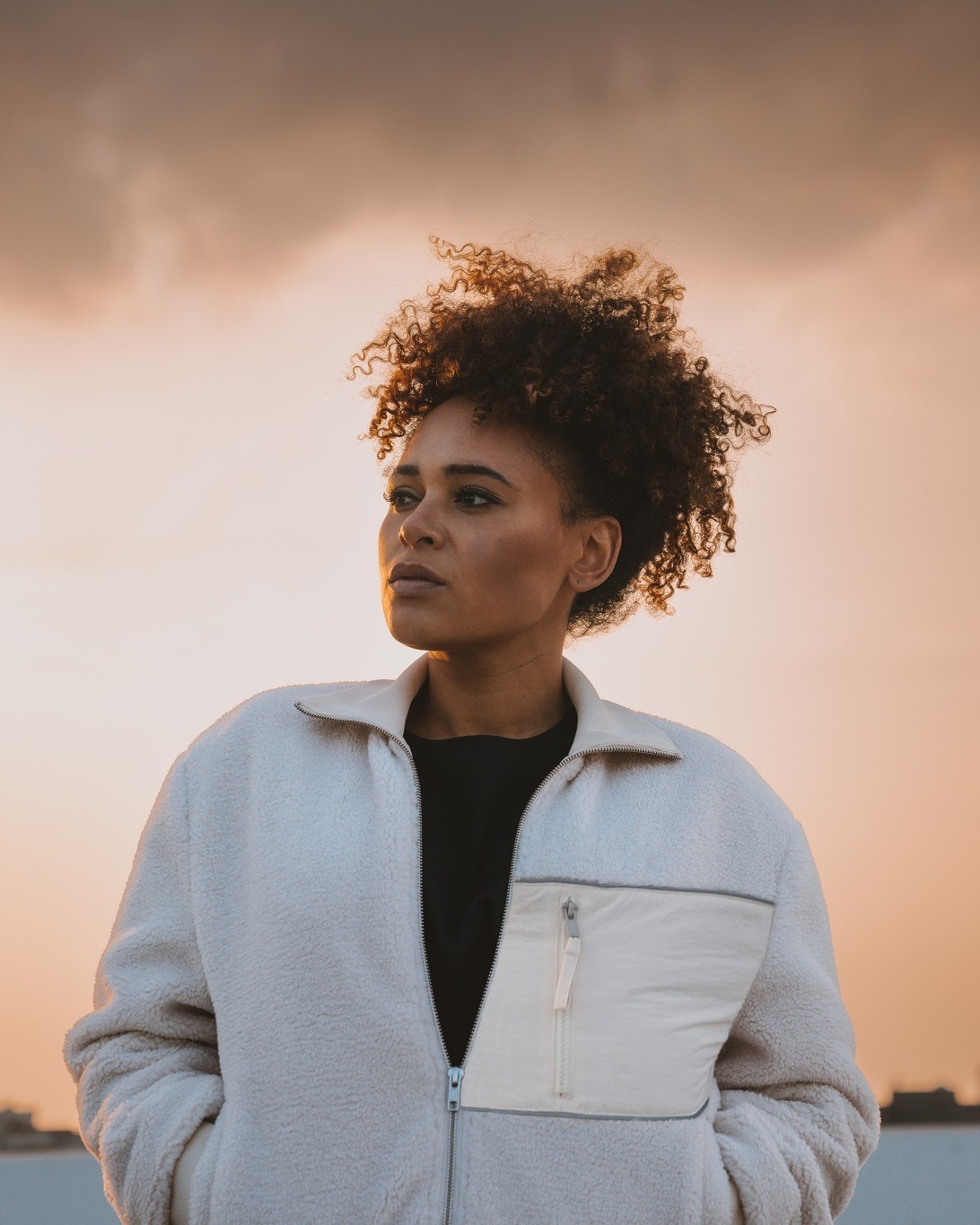 Subtle by day. Visible by night. 👌 Winter vraagt meer dan alleen warmte. Onze teddy jackets combineren comfort met reflectieve details.
Ontdek jouw fit online.
#reflectyourstyle #reflective #streetwear #kwinkslag