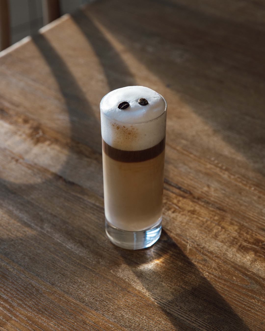 Pause café au Le Saint Jean ☕
Parfois, un simple café suffit à marquer une pause et à savourer l’instant. Notre équipe vous accueille avec le sourire pour vous offrir un moment de détente, que ce soit pour une petite pause dans la journée ou un rendez-vous convivial.
Ici, le café se déguste comme une invitation à prendre le temps : une atmosphère chaleureuse, un service attentionné et un instant rien que pour vous.
Venez nous rendre visite et profitez d’une pause gourmande.😋