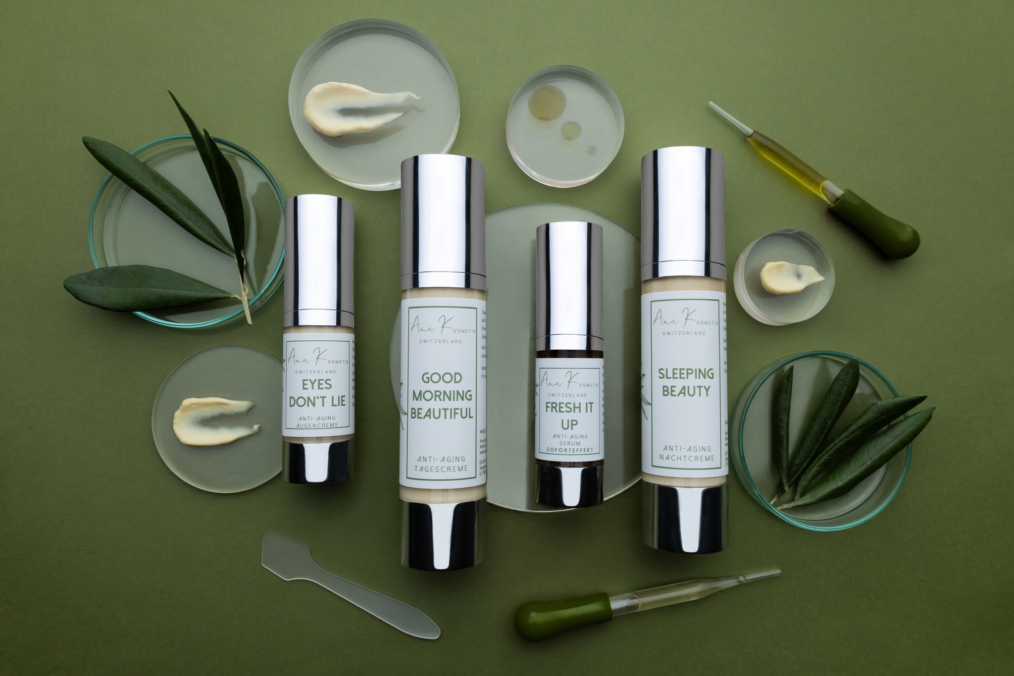 Product Work for @anakosmetik_switzerland 📸
High quality, natural, with the nourishing properties of olive leaves, that's the skin care from Ana Kosmetik Switzerland. 🌿
As part of a product photo shoot for Ana Kosmetik, it was my job to visually represent these properties. 📸 Because product images shouldn't just look great - no, they can take on the important task of conveying valuable information about the product & brand at a glance and thus addressing the right target group.
What do you think, did I succeed in representing products & brands with their properties? 📸
#productphotography #commercialphotography #beautyphotography