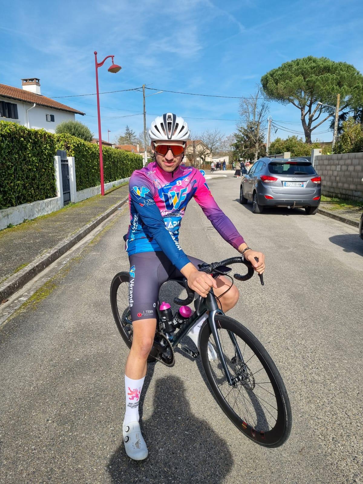 📍 Grand Prix de Nohic
Certes, ce n'est pas (encore) un bouquet de vainqueur mais l'équipe Gers Cycling Développement a décroché son premier Top 10 de l'année par l'entremise de Walid Nekkache. Présent dans le sprint massif et final de la course, notre jeune mousquetaire a signé la 9e place finale, à quelques épaisseurs de roue seulement d'un podium mérité.
"Le rythme était assez soutenu mais j’ai réussi à rester à l'avant tout au long de la course, déclare le natif de Lavaur. J’ai tout donné dans les derniers mètres du sprint et cela m’a permis de décrocher une belle 9ᵉ place. Je suis plutôt satisfait de mon résultat", termine-t-il dans un large sourire.
Prochaine échéance pour Walid le week-end prochain : la Ronde du Sel 2026 à Salies-de-Béarn.
Véranda et Verrière de France @crealudiffusion @eleclercauch @sosparebrisepluslislejourdain @ozarm_sport @21street_gaming @jomasport Groupama @sonia.reflectin STSI @chateausaintmartory GUIA @kcocafe @nvdp_bikefitting @tbrsportperformance MC3M @final__video SAS GEOFFRAY BISIAUX @teamnicemetropolecotedazur_