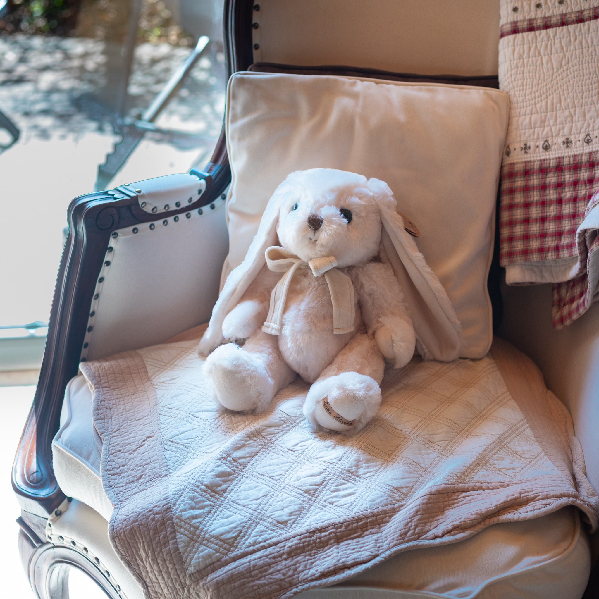 Un compagnon tendre pour chaque instant 🐇
Notre peluche lapin apporte douceur, réconfort et chaleur à vos moments cocooning.
✨ Disponible dès maintenant !
👉https://www.lecomptoirdesauthentics.com/product-page/peluche-lapin-blanc-dean-42-cm