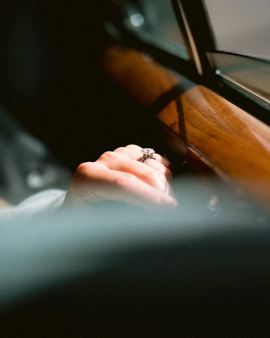 Oh the magic of a vintage car and a driver who looks like he stepped out of a period novel and a bride wishing for moody contrasted shots and of course a very pretty ring to tie it all together.
#2026wedding #francewedding #editorialweddingphotographer #editorialwedding #weddingphotographer
