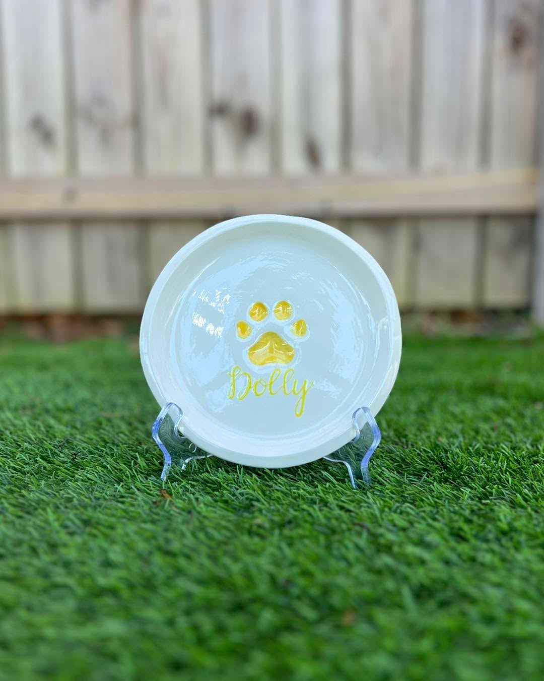 Furball Friday 🐾 swipe through to see how these pet owners capture their best friends prints in clay!
Book your appointment and bring your four legged buddy to the studio now! Link is in the bio.