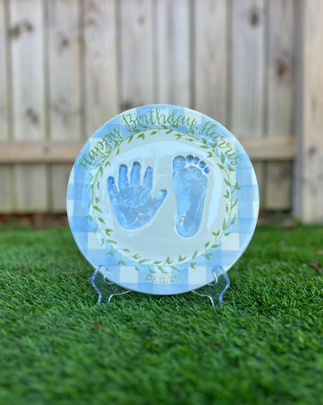 Another birthday plate that I LOVE 😍 Happy Birthday, Harris!
Start this tradition with your little one by booking an appointment through the link in my bio.