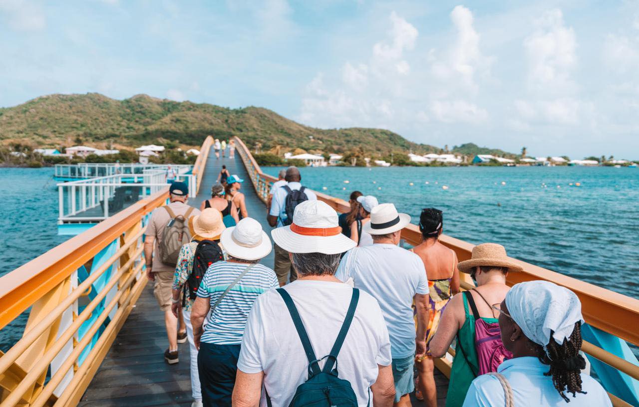 🌊✨ Providencia es oficialmente uno de los destinos más acogedores de Colombia en 2026
Booking.com destacó la calidez y hospitalidad de nuestra isla en sus Traveller Review Awards 💙
Aquí el mar es turquesa, pero lo que realmente enamora es su gente.
🏝️ Naturaleza, cultura y una experiencia auténtica te esperan.
🔗 Lee la nota completa en el link de la bio o aquí:
https://www.sanandresyprovidencia.com/post/providencia-entre-las-ciudades-m%C3%A1s-acogedoras-de-colombia-en-2026
#Providencia #SanAndrésIslas #CaribeColombiano #DestinoAcogedor #TravelColombia #TurismoConPropósito