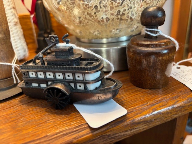 So many cool retro items to see at Full Moon!!
Full Moon's Vintage Village
835 Lafayette Rd
Route 1
Hampton NH 03842
open 10am-6pm ---------closed Tuesday
(we are the red building and barn between Best Tile &The Community Oven
#ryenh #seacoastnhshopping #portsmouthnh #newenglandantiquetrail #northhamptonnh #nhsmallbusiness #nhantiques #amesburyma #exeternh #yardsalesnh #newburyportma #newenglandantiques #besttile #hamptonnh #seabrooknh #salisburyma #wardtonerecords #kingstonnh #grovelandma #yorkme #wsca1061fm #westnewburyma #NewingtonNH #dovernh #rochesternh #kingstonnh #grovelandma #yorkme #wsca1061fm #westnewburyma