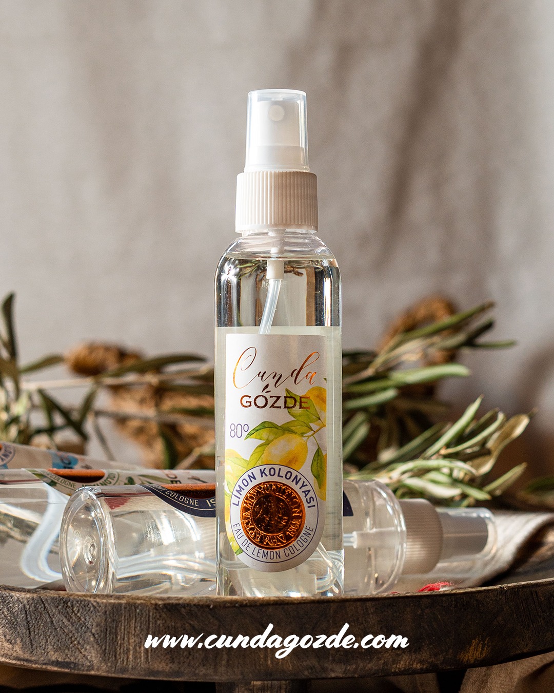 Limon Kolonyası: Doğal içeriklerle hazırlanmış, narin kokusu ile hem hijyen sağlar hem de ferahlık verir.
👉🏻www.cundagozde.com
#limonkolonyasi #ayvalık #kampanya #cundagozde #Zeytinyağı