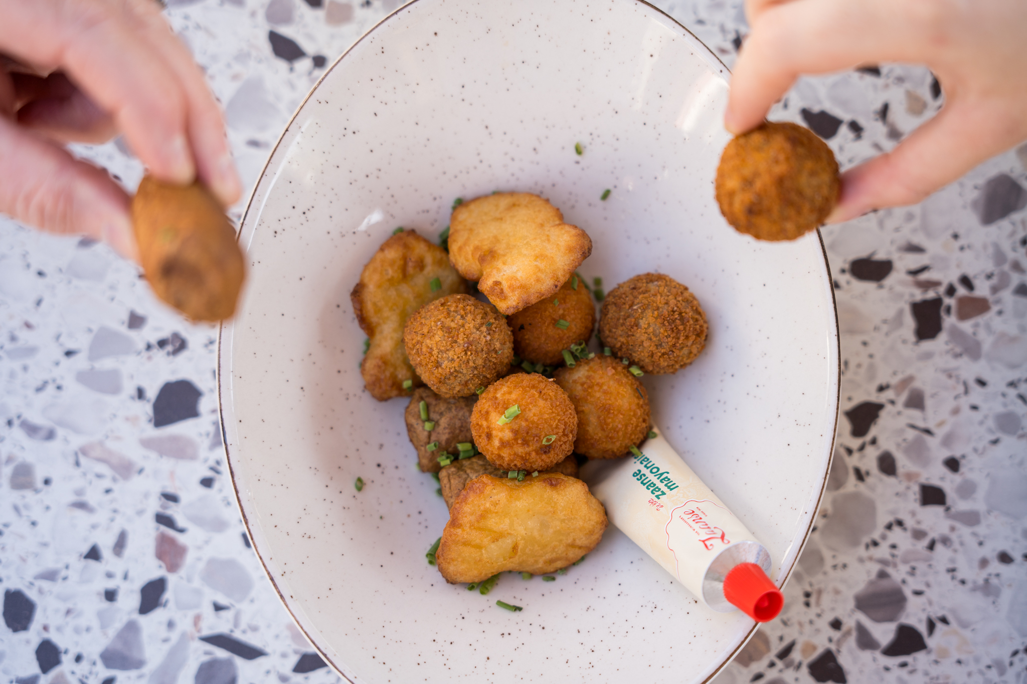 Zie je het al voor je? Een plekje op ons terras, het zonnetje op je gezicht, een glaasje fris en een schaal met snackmix om te delen. ๐
Even niet op de tijd letten. Gewoon rondkijken, bijpraten en genieten van het moment. Jaโฆ die dagen komen er weer aan! ๐ En hopelijk hoeven we niet lang meer te wachten op dat heerlijke terrasweer.
Wij zijn er in ieder geval klaar voor ๐ ๐ข๐ธ๐ฏ๐ฒ๐ฎ!