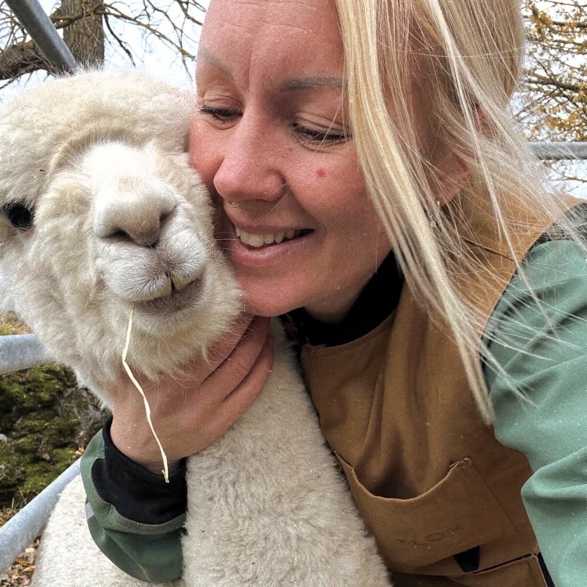 👩🌾 Denne helga er det Aina Staverløkk med hele gjengen sin på Nordstu Solberg som tar over Spir sin Instagramkonto.
Vi gleder oss til å henge på, vi hører rykter om aktivitetsdag på Soknahytta og mye annet artig 🤩
@ainastaverlokk
@nordstusolberg