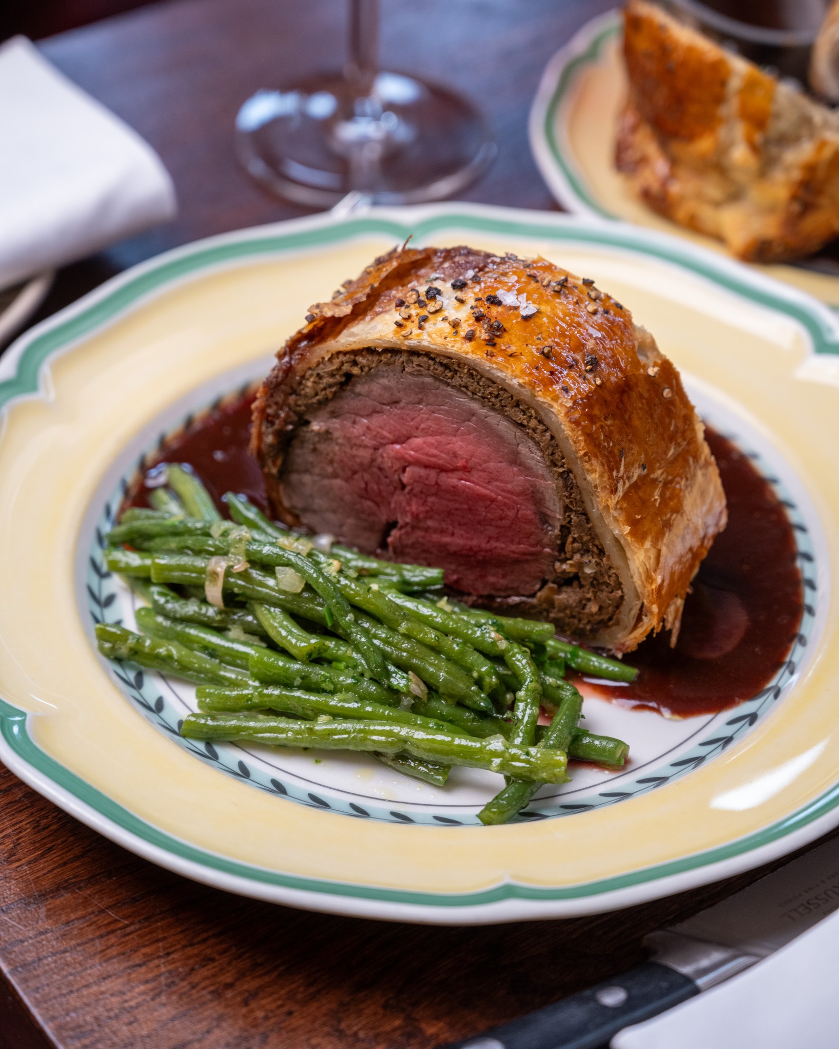 Tomorrow, we’re slicing into one of our favourite French classics: the Filet de Boeuf en Croûte.
Wrapped in golden, buttery pastry and served medium-rare with a rich sauce marchand de vin, it’s the Beef Wellington of your dreams.
See you at Les 2 Garçons. 🇫🇷