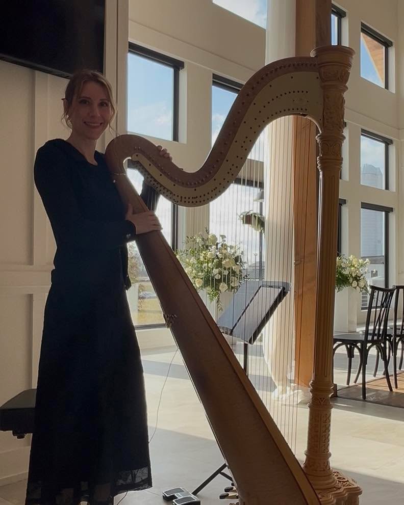 Celebrating Emma & Nicholas today at White Willow Meadows 🤍
From A Thousand Years to Can’t Help Falling in Love… and ending with I Gotta Feelin’ 🎶
Such a beautiful ceremony for the sweetest couple!
#whitewillowmeadows #tiffanyharpist #ohioharp #cbusweddings #columbusbride #614columbus