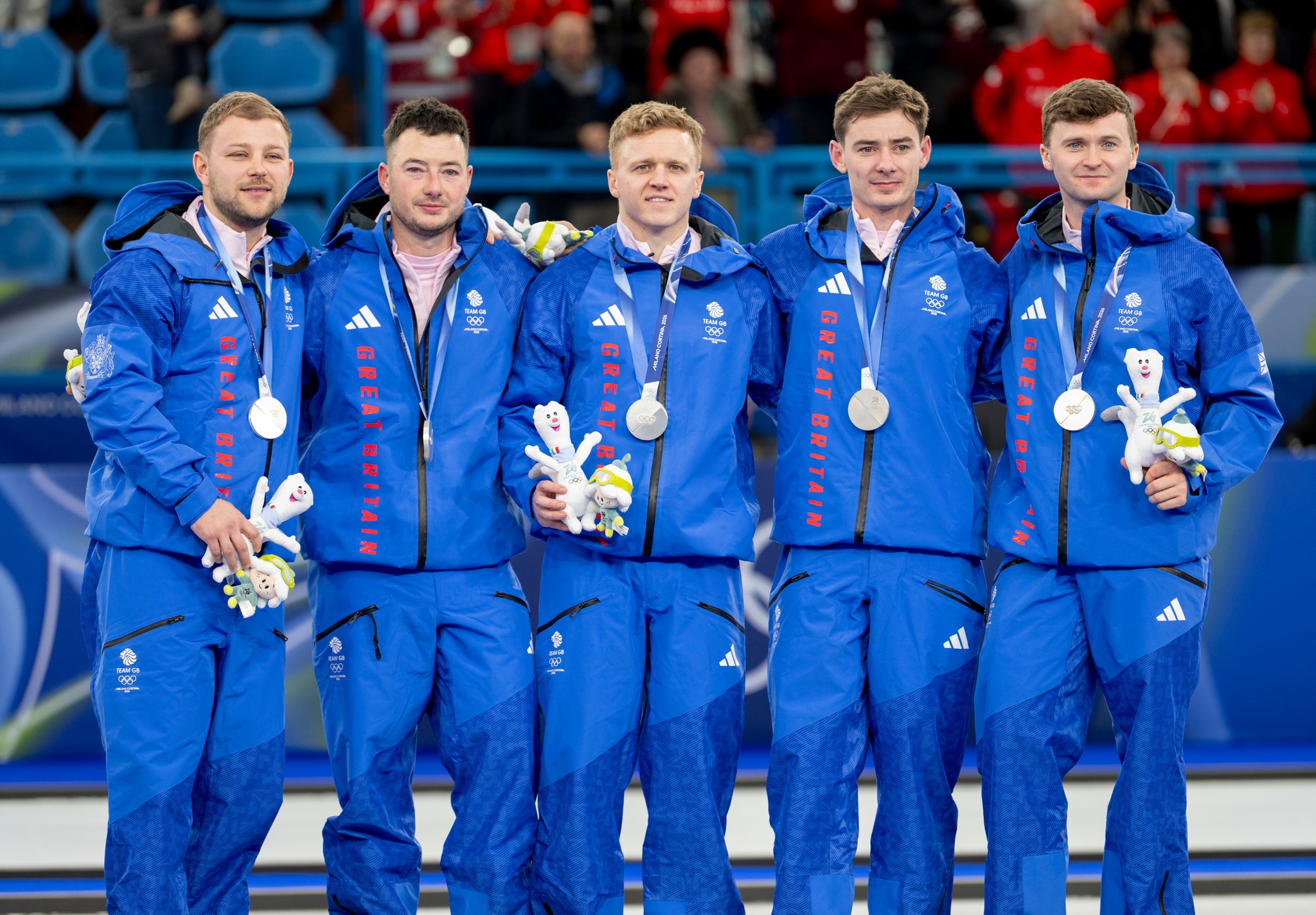 Silver medals for @teammouat after a nail baiting final against the Canadians. A superb performance from the guys and they should feel immense pride in coming so close - well done Team Mouat. In the aftermath of the match, skip Bruce's first words were for those who may wish to follow "if we can take anything away for this week, as well as the silver medals, it’s being able to inspire people hopefully to participate. That is an achievement in itself I hope" 📸 TeamGB #curling #TeamGB #MilanoCortina2026