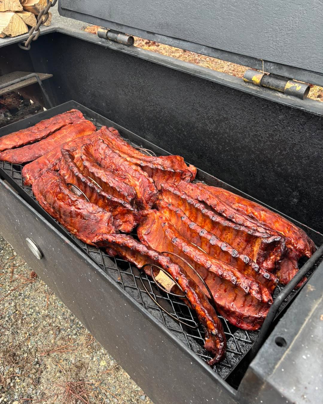 Getting ready for our men’s retreat. Precooking the ribs for smoother logistics tomorrow. No one’s going to leave hungry!
😋