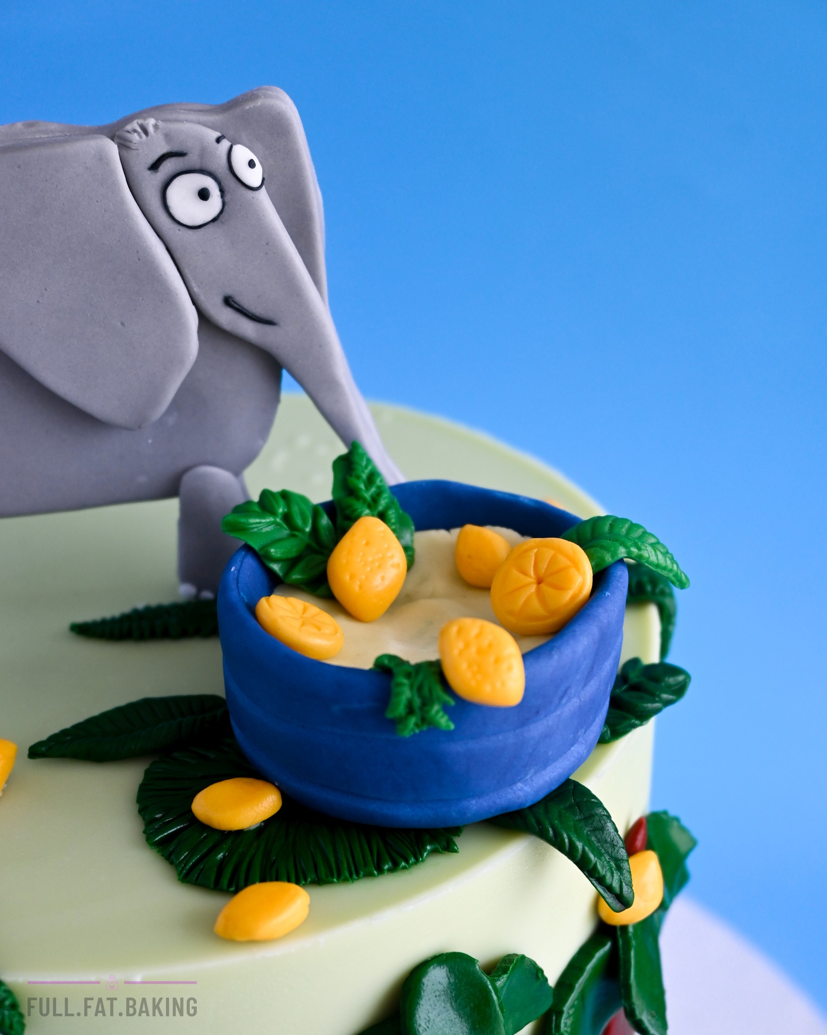 Inspired by a song and full of handmade details ๐๐
Biscoff sponge, biscoff buttercream and sugarpaste decorations to bring the theme to life.
Custom cakes really can start from anything ๐
#FullFatBaking #ElephantCake #KidsCake #CustomCakeCyprus #PaphosBaker
