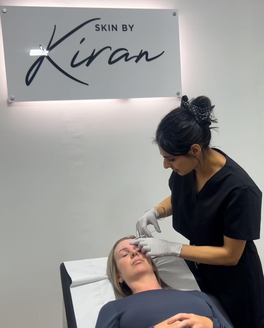 Polite reminder to always check your practitioner’s background 💭✨
I’m seeing more and more new patients who have come to me after having disappointing — and sometimes worrying — experiences elsewhere.
Before you book anywhere, please check:
• Are they medically qualified?
• Do they carry out a full consultation?
• Can they explain the science behind the treatment?
• Do they use reputable, high-quality products?
• Do they prioritise safety over trends?
Your face is not the place to cut corners.
As an Independent Prescribing Pharmacist and medical-led aesthetic practitioner, patient safety, ethics and natural results are always my priority.
Do your research. Ask questions. Choose experience over cheap deals.
You deserve to feel confident — not concerned. 💫