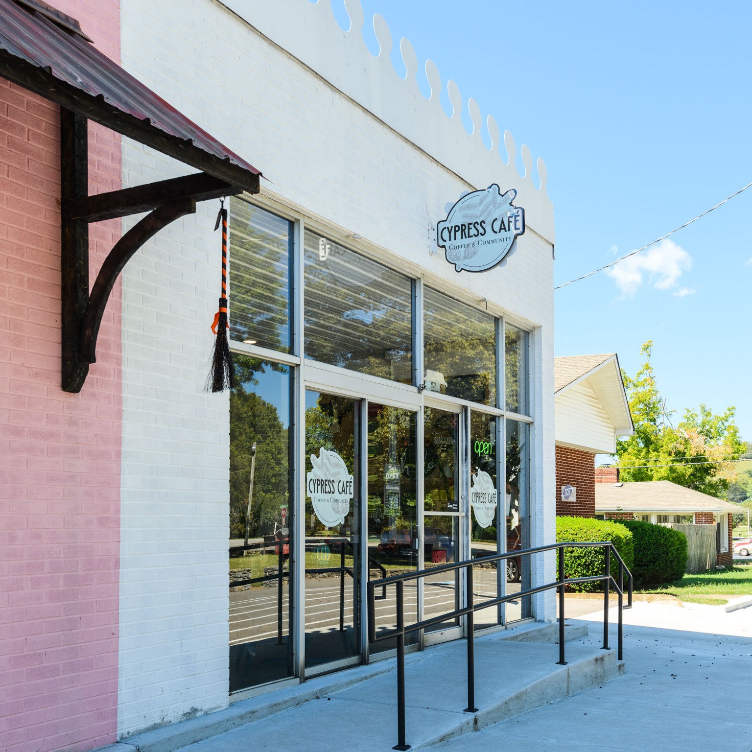 This Cornersville hidden gem is the perfect spot for a light lunch or a delicious latte 😍☕
📍Cypress Cafe, Cornersville, TN
📸: Karen Fox Photography
#VisitMarshallTN