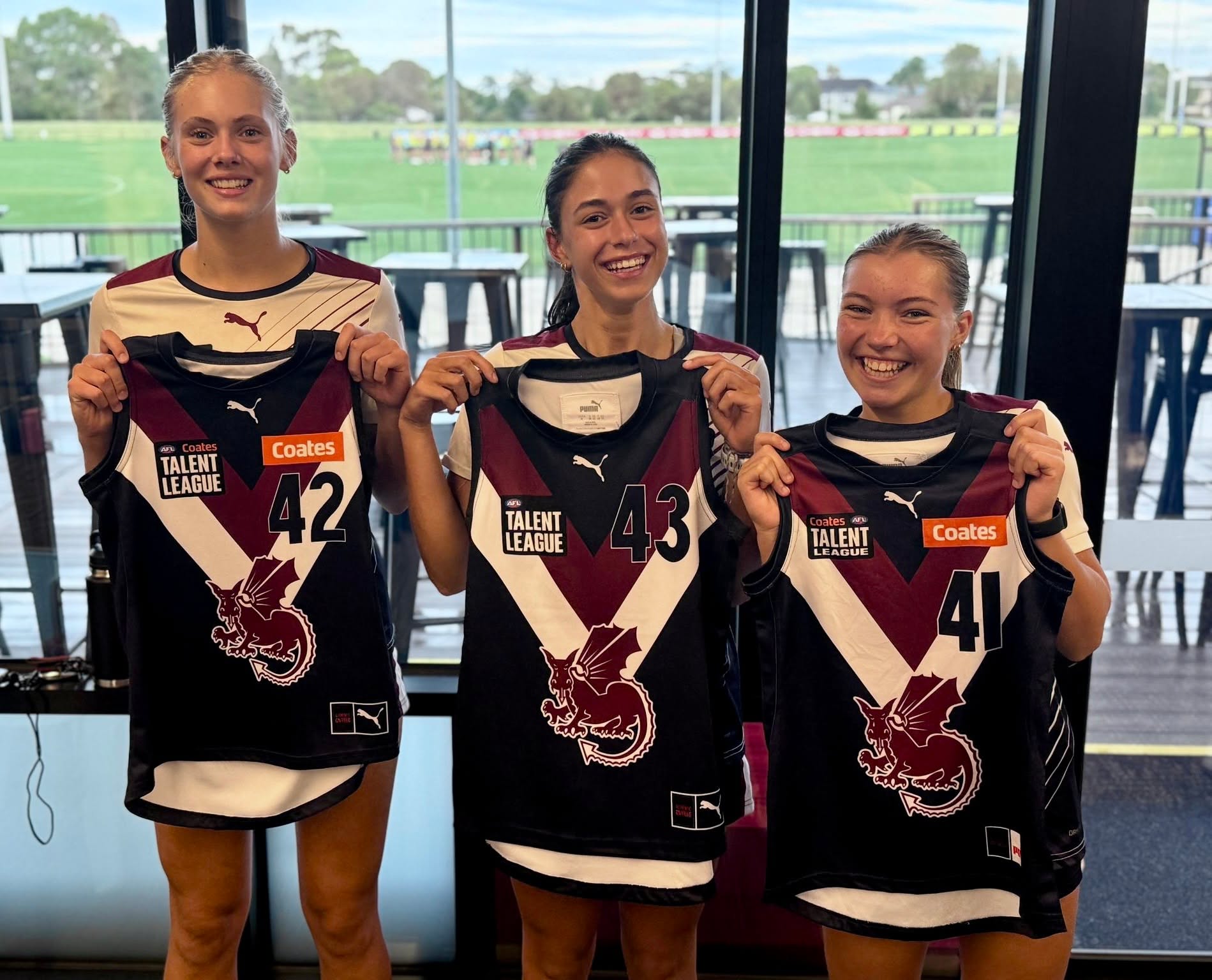 🎉🏉 Big congratulations to Sibella, Luca, and Winnie, who've made the U16 Sandringham Dragons squad for 2026! Plus, Luca and Winnie are part of the 4 person leadership team. 🚀
More exciting news: two of our stars are heading to the U18 AFL Combine, a step towards Vic Metro! 🌟
Our Rising Stars:
Sibella During:
- U16 Sandringham Dragons
- U18 AFL Combine invitee
- Selected for inaugural St Kilda Elite NGA Academy
Luca Tomeski:
- Co-Captain of U16 Sandringham Dragons
- U18 AFL Combine invitee
Winnie Whitehead:
- Co-Vice Captain of U16 Sandringham Dragons
Proud of these young legends! Keep shining, team! 🙌💪
#EastMalvernKnights #GoKnights #OnceAKnightAlwaysAKnight