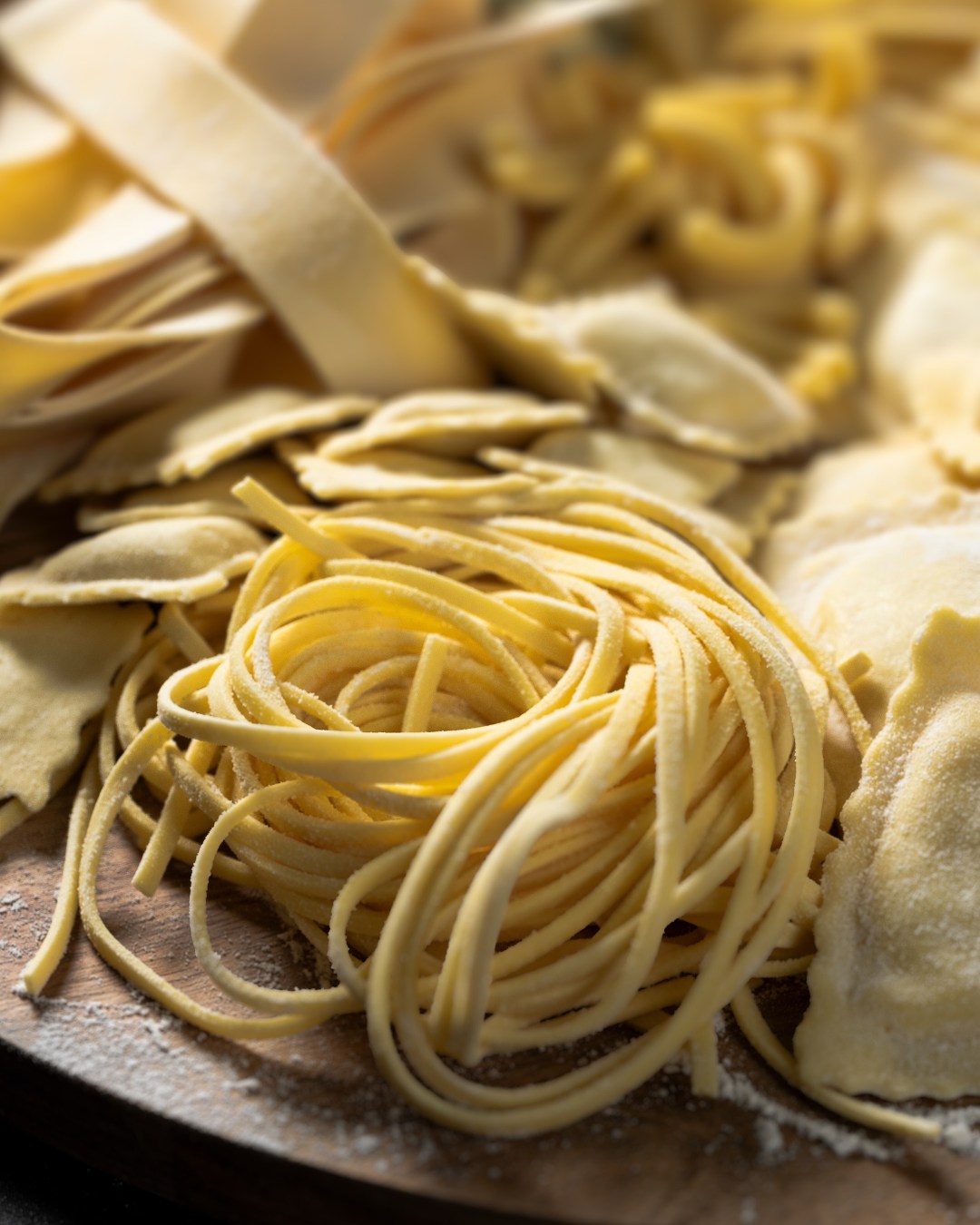 Born in Liguria, perfected in Italy…
and now made gluten free right here 👀🇮🇹
Linguine literally means “little tongues” made to hold sauce like a dream.
Ours?
Silky. Strong. Properly delicious.
100% gluten free.
No drama. Just pasta.
#GlutenFreePerth #CoeliacFriendly #GlutenFreePasta #PerthEats #MadeInWA