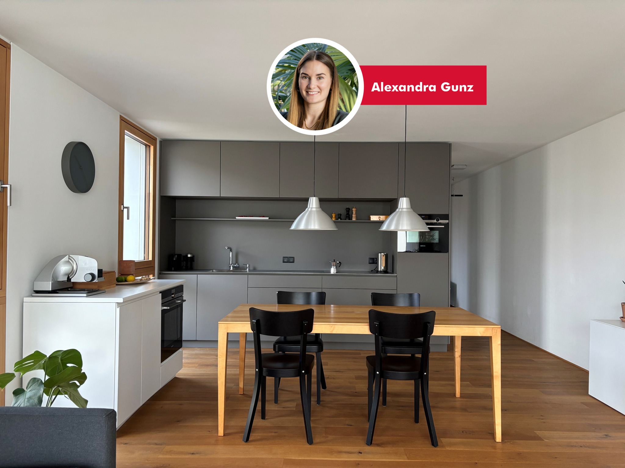 🏡 2-Zimmer-Wohnung in Dornbirn zu vermieten – modern, zentral & mit TG-Platz! 🚗💨
Diese 62 m² große Etagenwohnung in Dornbirn bietet durchdachten Komfort, hochwertige Ausstattung & eine top Lage!
✨ Offener Wohn- & Essbereich mit moderner Einbauküche 🍳
🛏️ Geräumiges Schlafzimmer
☀️ Terrasse
🌳 Eiche-Parkett in den Wohnräumen, Fliesen im Bad
🔑 Abstellraum & Kellerabteil für zusätzliche Lagerfläche
🚗 Tiefgaragenplatz inklusive
📍 Stadtnah & Bahnhofsnähe– alles in wenigen Minuten erreichbar
📅 Verfügbar ab 15.05.2026
📞 Interessiert? Jetzt anrufen & Besichtigung vereinbaren! 📲
Alexandra Gunz 📞 +43 664 3428973 📧 alexandra.gunz@bb-immobilien.at
🌎 https://www.bb-immobilien.at/fruehlingsstrasse
#stadtwohnung #dornbirn #Immobilie #immobilienmakler #immobilienvorarlberg #rheintal #realestate #vorarlberg #mietwohnung #NewHome #Dornbirn #Wohnung #Immobilien #WohnenMitStil #Zentral #TGPlatz #Traumwohnung