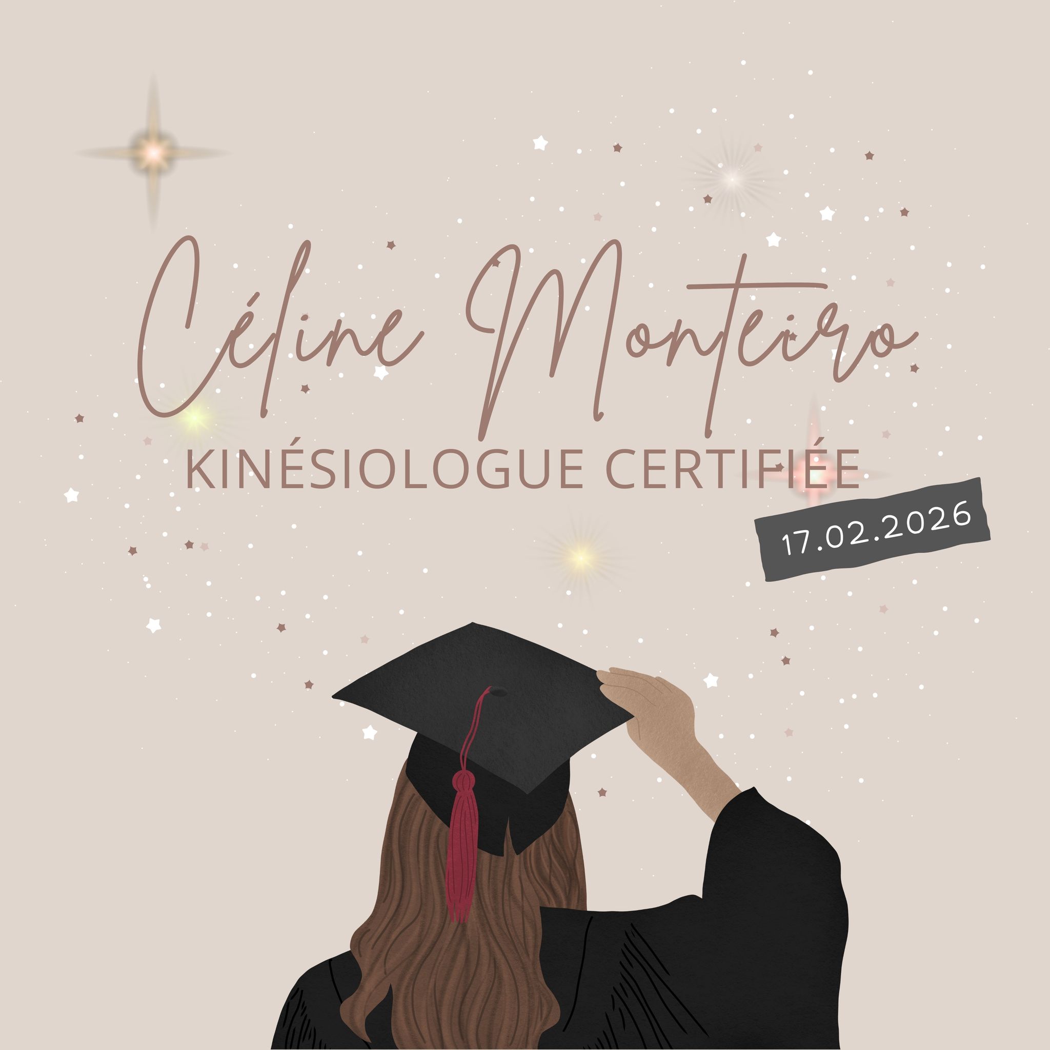 🎓✨ Je suis kinésiologue certifiée. 🤩🙏
Deux années de reconversion, de doutes, de joie, de travail et de transformation intérieure. Deux années qui ont confirmé une conviction profonde : le corps porte tout, même ce qui n’a jamais été dit.
Cette certification a une saveur particulière. Elle représente bien plus qu’un examen : c’est l’aboutissement d’un chemin riche, parfois éprouvant, qui m’a menée vers une version plus solide, plus alignée et plus ancrée de moi‑même.
👨👩👧👦 Une gratitude immense à mon mari et à mes deux enfants, qui m’ont offert le temps, l’énergie et la force nécessaires pour me lancer et aller au bout de cette aventure.
💛 Merci à ma famille et à mes amis pour leur soutien constant et leur bienveillance tout au long de ma reconversion. Une reconnaissance toute particulière à ma kinésiologue du premier jour, Sandra, qui m’accompagne avec patience et une présence qui a compté bien au‑delà des mots.
✨ Merci à mes copines de formation, pour les doutes partagés, les révisions engagées, les fous rires, les moments de découragement et les élans de joie.
🤝 Merci à mon école @synapkin_kinesiologie pour la qualité de l’enseignement et la passion de l’équipe qui ont façonné ma posture de thérapeute. Merci à @stimulcap pour la richesse de ses spécialisations, qui ont éclairé mon chemin et donné une profondeur à ma pratique.
🌿J’ai été formée à la Kinésiologie, à "Touch for Health", "Three In One Concepts", à l’Éducation Kinesthésique, aux Réflexes archaïques... Je me suis également spécialisée dans les Relations Parents–Enfants, la Programmation périnatale, ainsi que dans l’accompagnement du deuil et des changements.
🌱La suite s’écrit maintenant, avec douceur, profondeur… et une gratitude infinie.
_________________
🩷 Céline Monteiro, Thérapeute
📍 Cabinet Thérapies 6, Genève
📲 +41 78 305 02 98
ℹ www.celinetherapeute.com
#kinésiologie #reconversion #certification #thérapeute