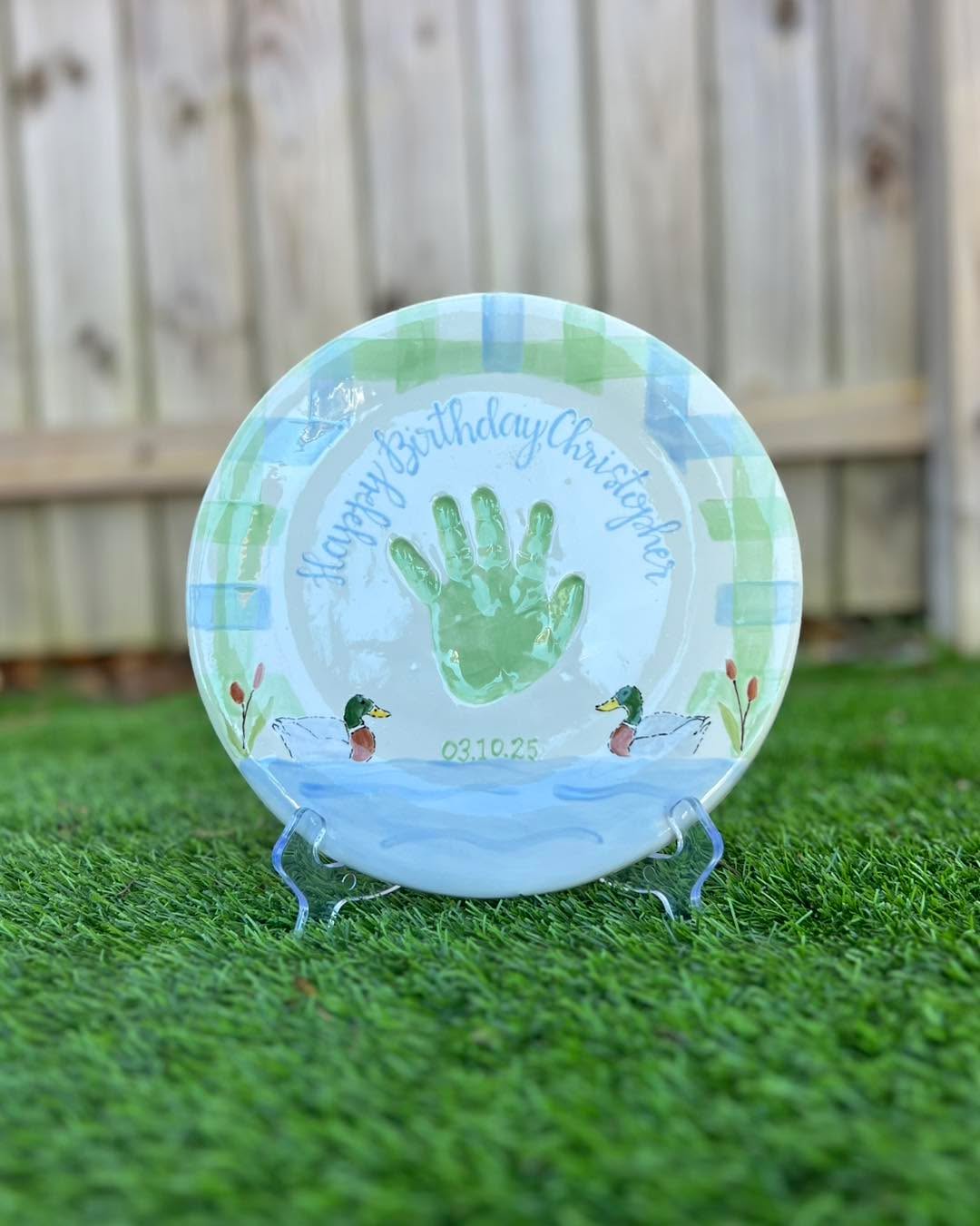 Happy birthday, Christopher! 🎉 🦆
I LOVE the twist this mama wanted on her plate and definitely see it being a popular choice among other boy mamas!
Book an appointment to create one of your own through the link in my bio.