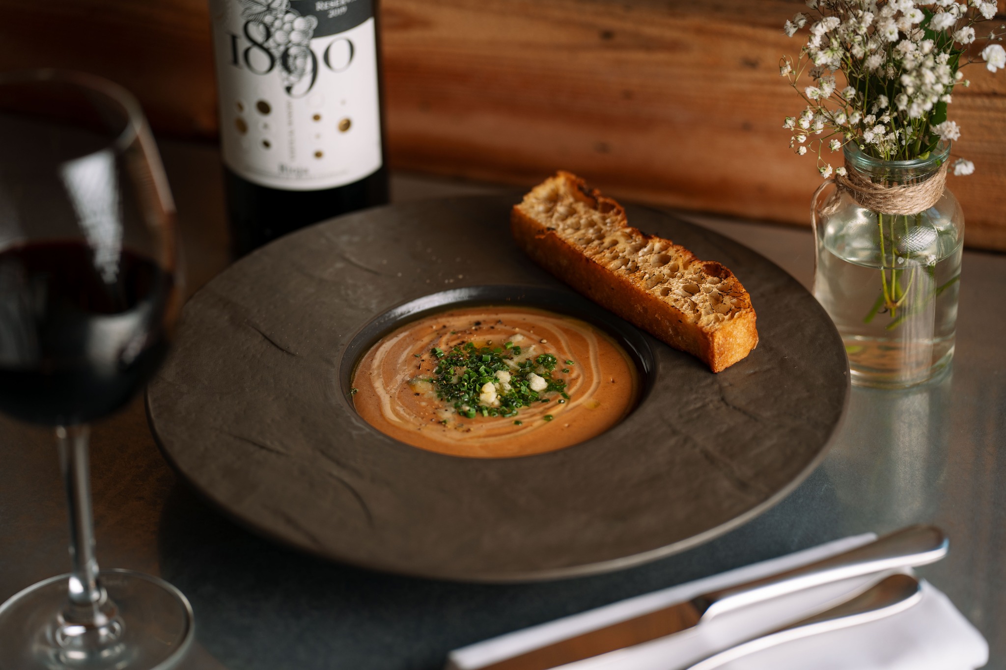 Cauliflower Velouté, Winter Truffle, Dolce Latte (v)�
Comforting and rich, with depth from caramelised cauliflower and winter truffle.
#thedogatwingham #top50gastropubs #wintermenu #comfortfood