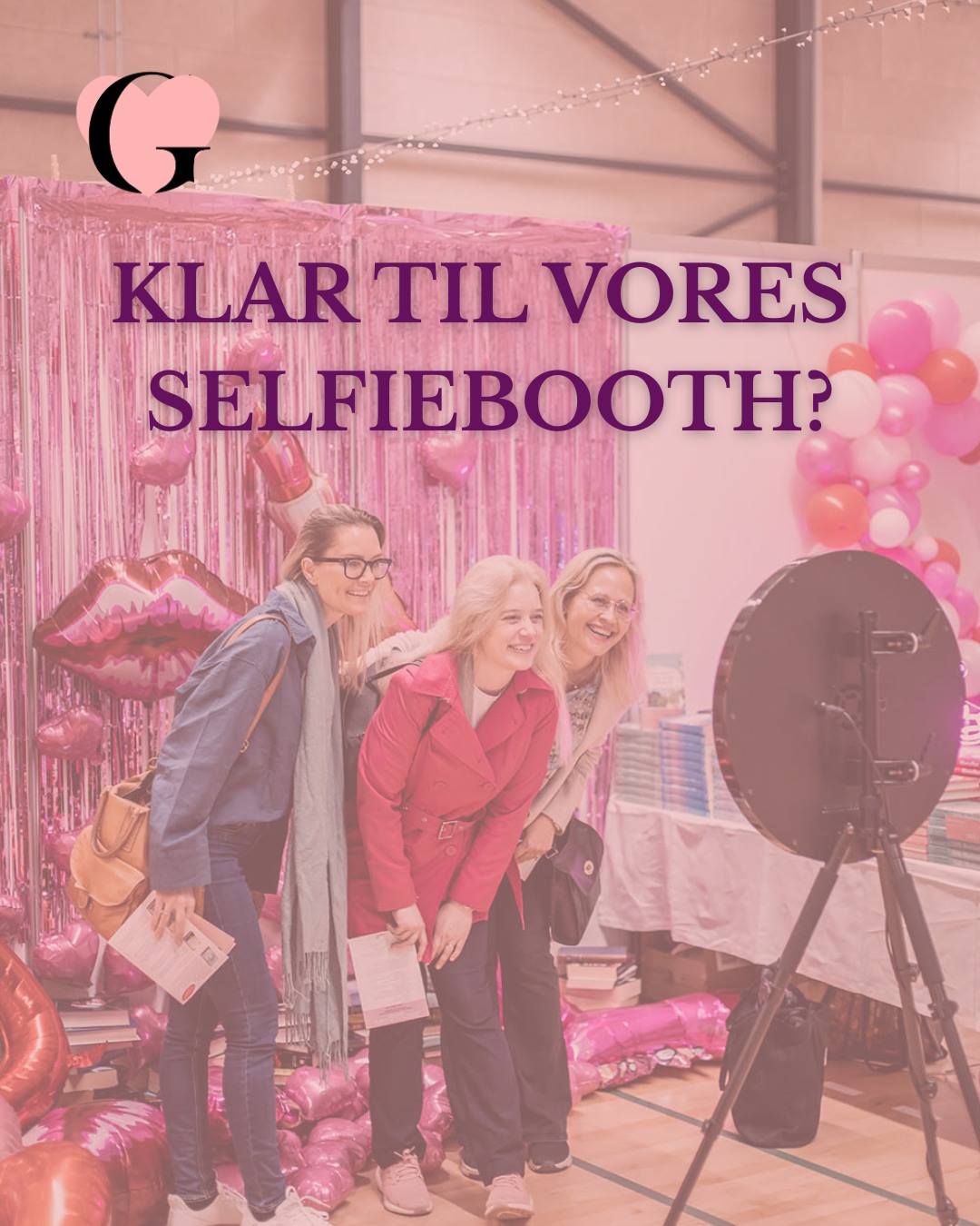 Selfiebooth vender tilbage📸
Igen i år er vores selfiebooth klar til at fange din bedste pose! Stil dig op, find din bedste vinkel – eller lad være, vi dømmer ikke - og forevig weekenden med et minde🤳 Vi glæder os til at se resultaterne!