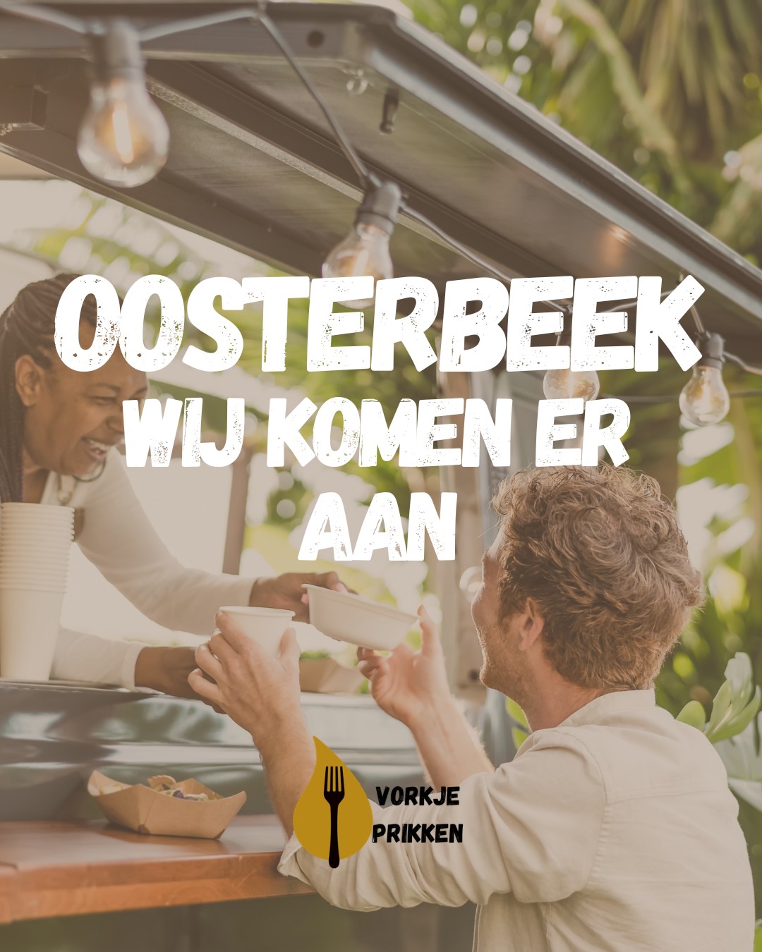 Yes! Eindelijk mogen we het bekendmaken: Vorkje Prikken komt naar Oosterbeek! 🍴🎉
Op vrijdagavond 12, zaterdag 13 en zondag 14 juni strijken we neer op Sportpark Hartenstein in Oosterbeek met het leukste foodtruckfestival van de regio.
Geniet van tal van smakelijke foodtrucks, heerlijke gerechten, gezellige muziek en een sfeervolle ambiance. Na het grote succes in Ede laten we nu ook Oosterbeek kennismaken met Vorkje Prikken. Dit wordt een weekend om niet te missen!
Onze website www.vorkje-prikken.nl wordt de komende weken steeds verder aangevuld met alle actuele informatie over dit evenement.
Deel dit bericht met je vrienden en bekenden en volg ons via Instagram en Facebook. Samen maken we er een fantastisch weekend van!
Oosterbeek, we komen eraan! 🔥
#vorkjeprikken #oosterbeek #sportparkhartenstein #foodtruckfestival #foodtrucks #festival #lekkereten #uiteten #evenement #gelderland #ede #arnhem #weekendtips #gezelligheid #etenendrinken #foodfestival #savethedate