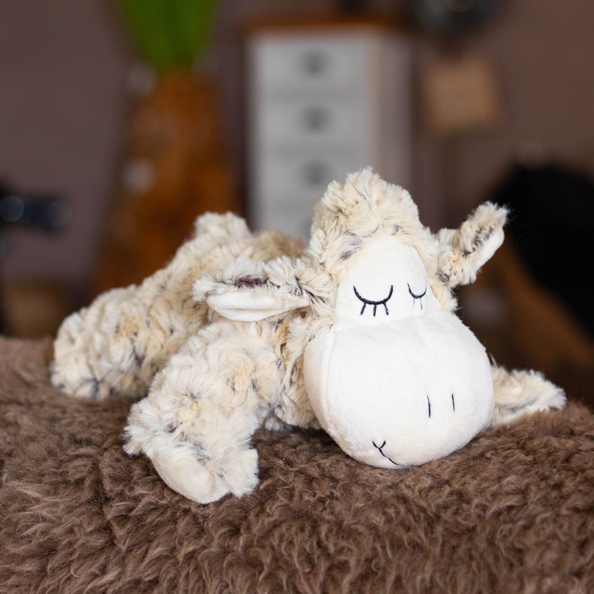 Craquez pour notre adorable peluche "mouton" 🤍
Douce, moelleuse et parfaite pour des câlins tout en tendresse.
✨ Commandez dès maintenant !
👉https://www.lecomptoirdesauthentics.com/product-page/peluche-mouton-crème-ultra-doux-30-cm