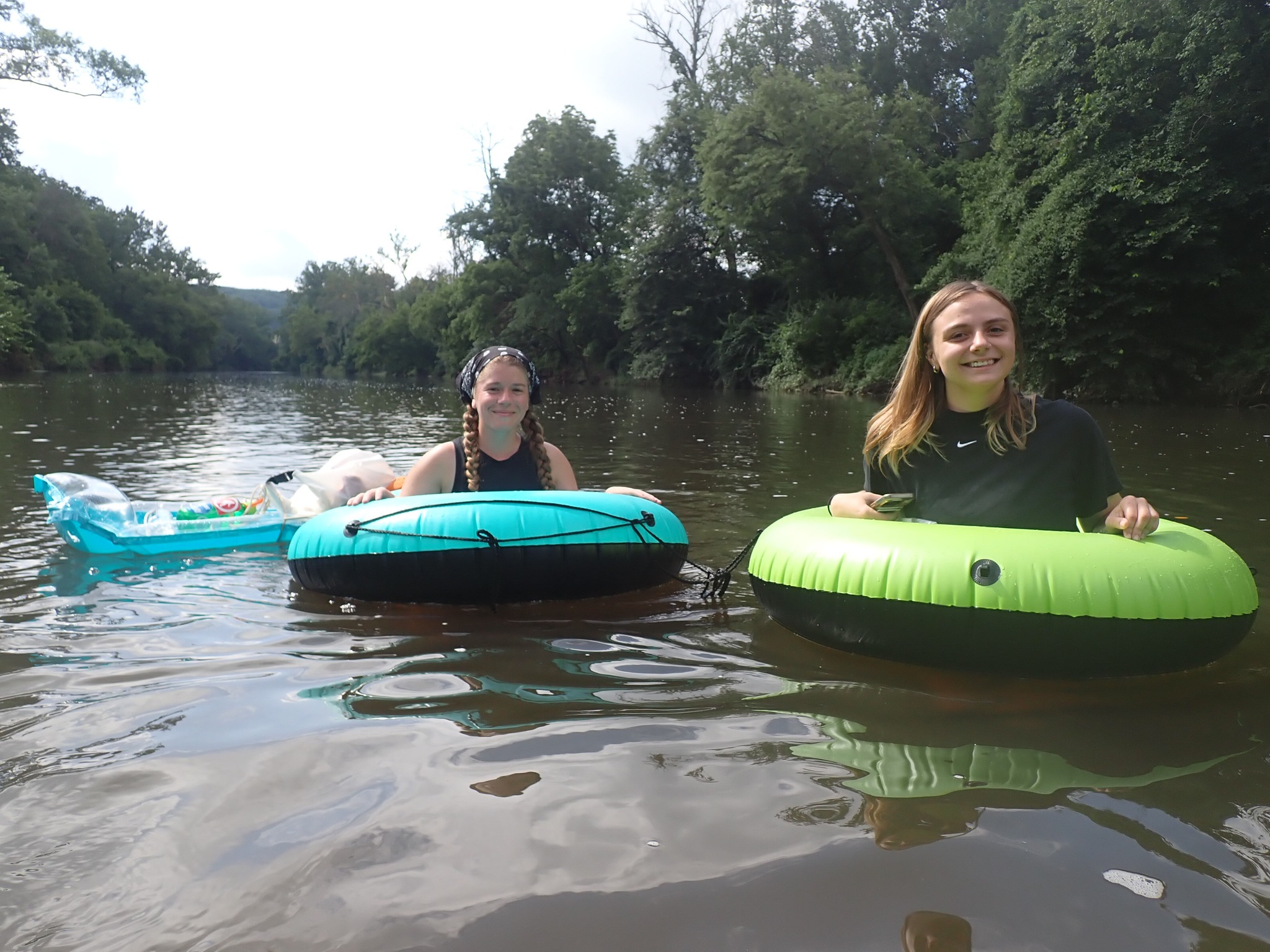 Last year, a DNREC SAV intern helped tell the story of SAV in Delaware through this blog post and it’s still just as relevant today. 🌿
This work is part of a broader, collaborative effort through the DeSSAV Workgroup to build workforce development pathways in coastal and estuarine science. Our interns don’t work in silos, they collaborate across agencies, nonprofits, and academic partners, contributing to real projects that support SAV monitoring, restoration, and outreach statewide.
It’s been exciting to see how these partnerships create hands-on learning opportunities while moving meaningful work forward. And if this kind of experience sounds like something you (or a student you know) would be interested in, Delaware Sea Grant is hiring an intern this year.
🔗 Read the blog here: https://www.delawaresav.org/post/2025-sav-intern-experience-with-dnrec
🔗 Explore internship opportunities from @deseagrant here: https://www.udel.edu/content/dam/udelImages/ceoe/desg/2026InternJobDescription.pdf
#SAV #WorkforceDevelopment #InternshipOpportunity #CoastalCareers #DelawareScience #DeSSAV