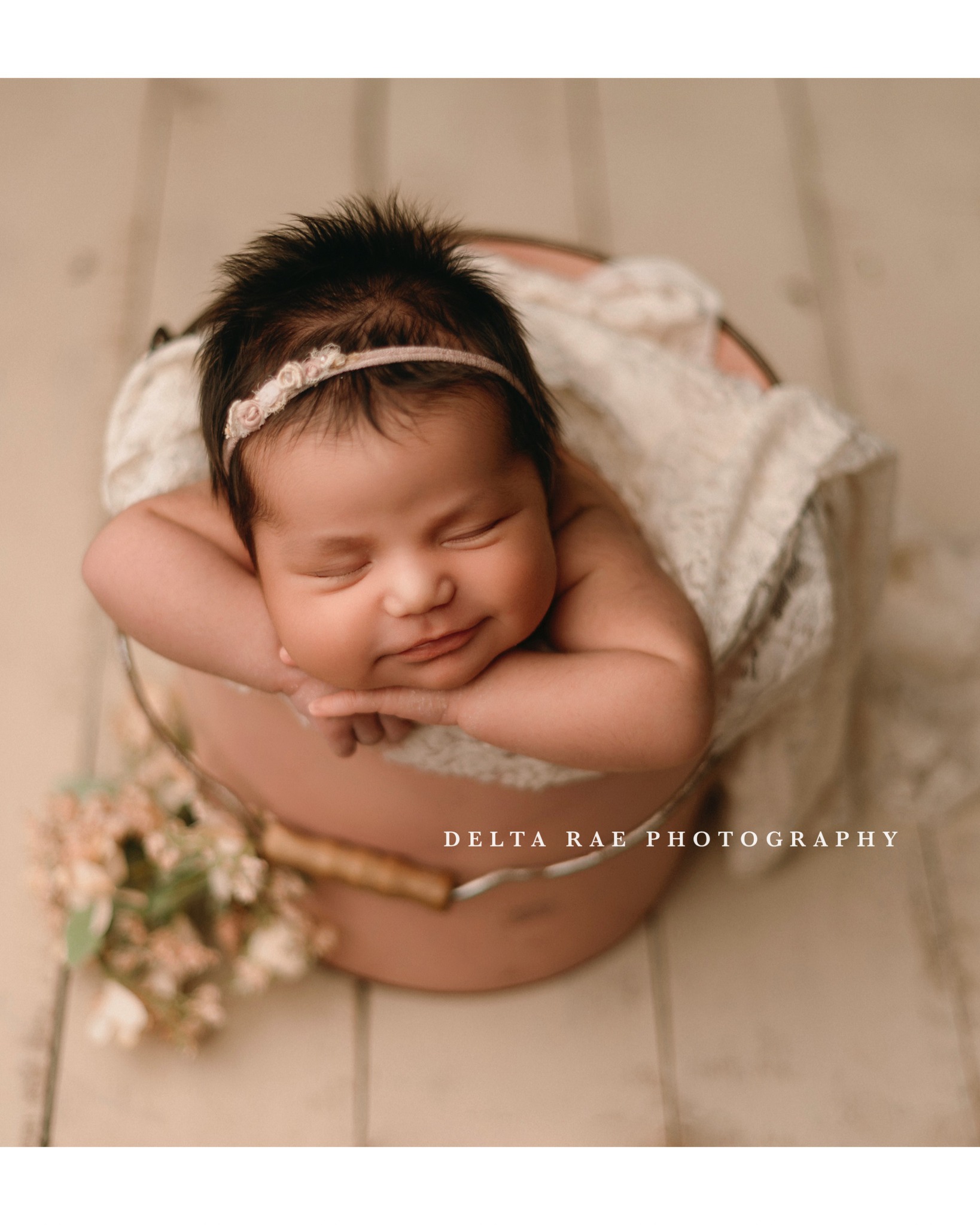 ✨ Sweet little Dahlia ✨
I recently had the honor of photographing beautiful baby girl Dahlia. She was an absolute dream to photograph — full of sweetness, snuggles, and the most adorable head of hair that completely stole my heart.
Newborn sessions are always so special to me. There’s something magical about capturing these tiny details and the quiet moments that pass by way too quickly during those first days together. Thanks Tiarra for choosing me to capture her newborn photos!
Welcome to the world, sweet Dahlia 🤍
www.deltaraephotography.com
#ShawanoPhotographer
#KeshenaWI
#WisconsinPhotographer
#WisconsinNewbornPhotographer
#GreenBayPhotographer
#FoxValleyWI
#NortheastWisconsin