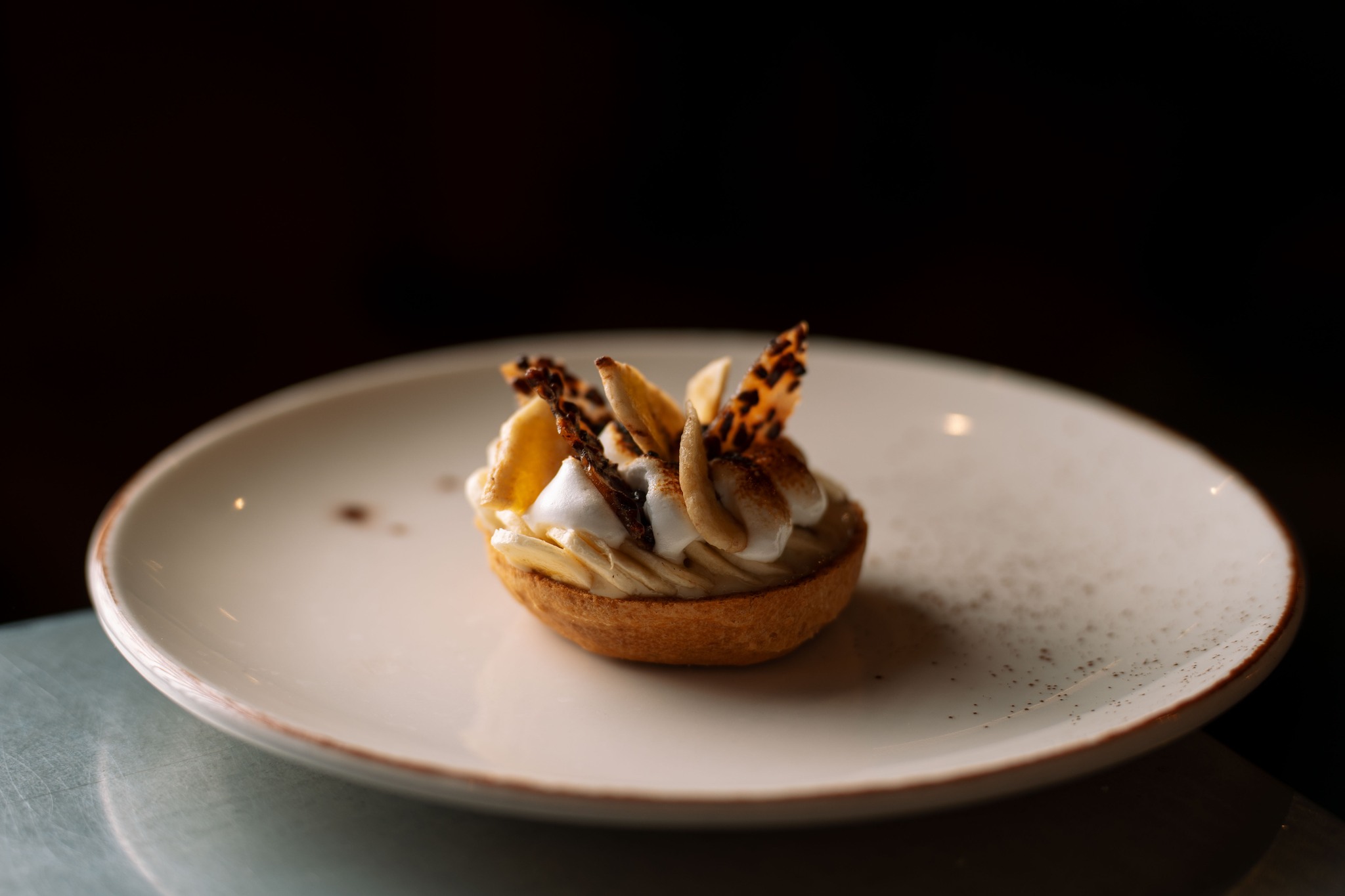 Banoffee Pie, Cocoa Nib Tuile, Banana Crisp�(ve)
Plant-based and indulgent.
A vegan dessert that doesn’t feel like a compromise.
#thedogatwingham #top50gastropubs #vegandesserts #wintermenu