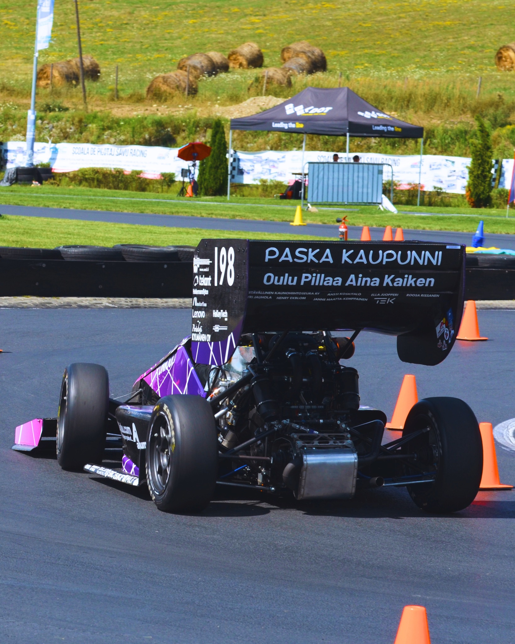 We know you're about to Google Translate that rear wing. 😂
.
.
.
#fsbalkans #formulastudent