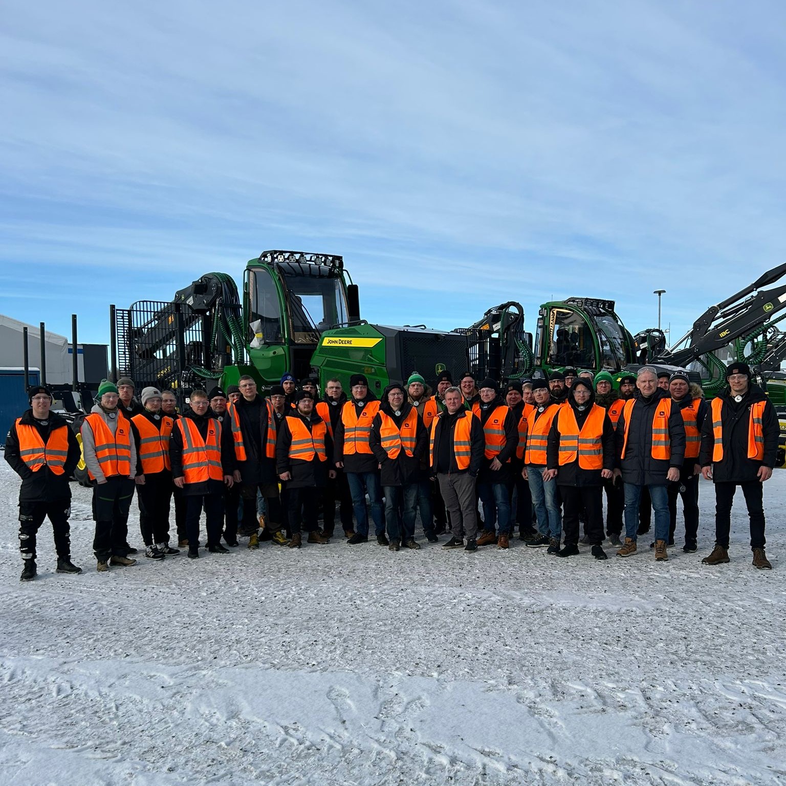 🌲🚜 Wihuri järelturu meeskond käis eelmisel nädalal Soomes, Joensuus, külas John Deere....