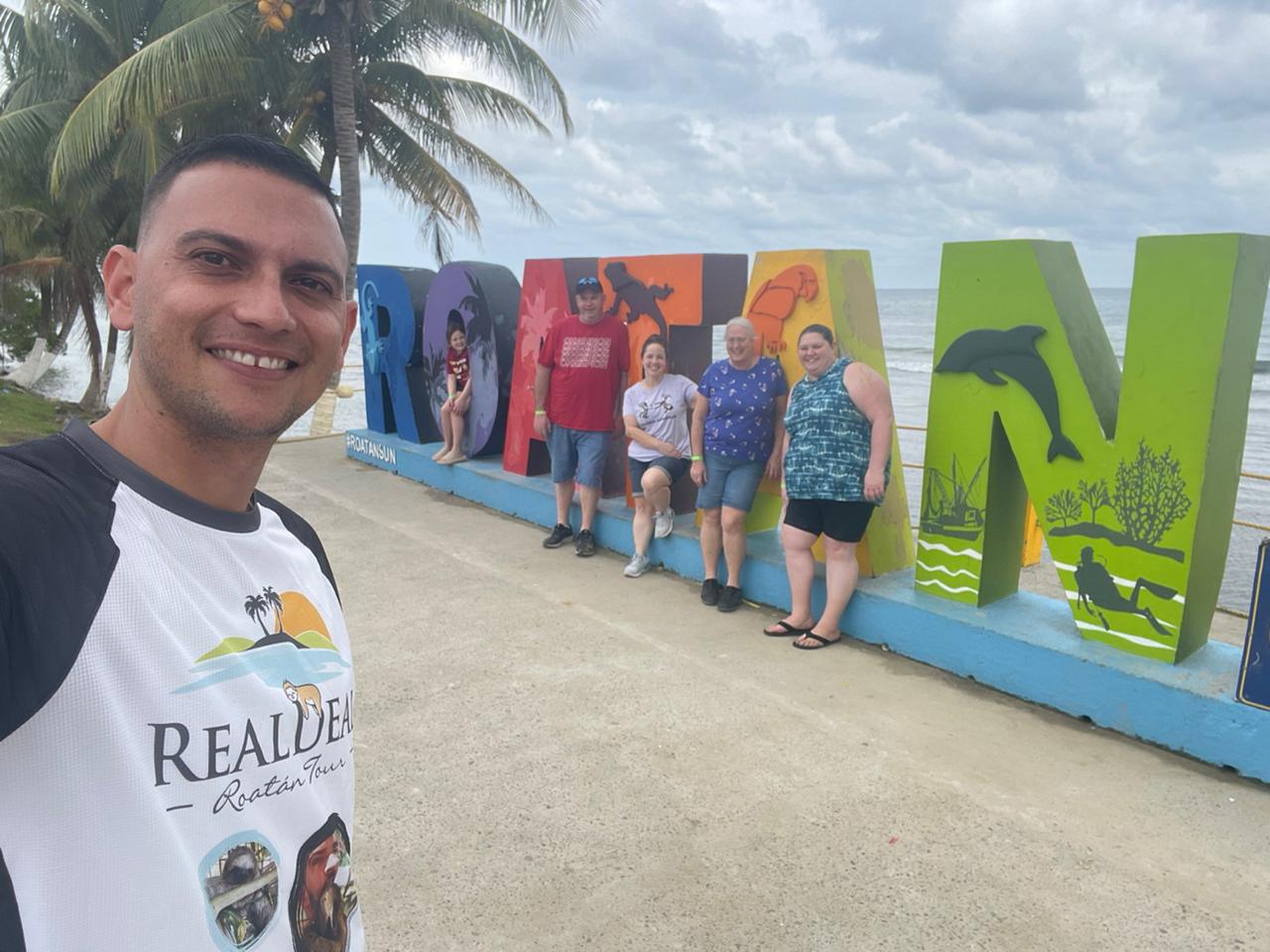 Who was your guide when you came to Roatan? Post your Roatan Sign pictures and share with the world your experience with Real Deal.
#realdeal #roatansign #viewpoints #shoreexcursions #toursbylocal #tourguide #privatetours #islandtour