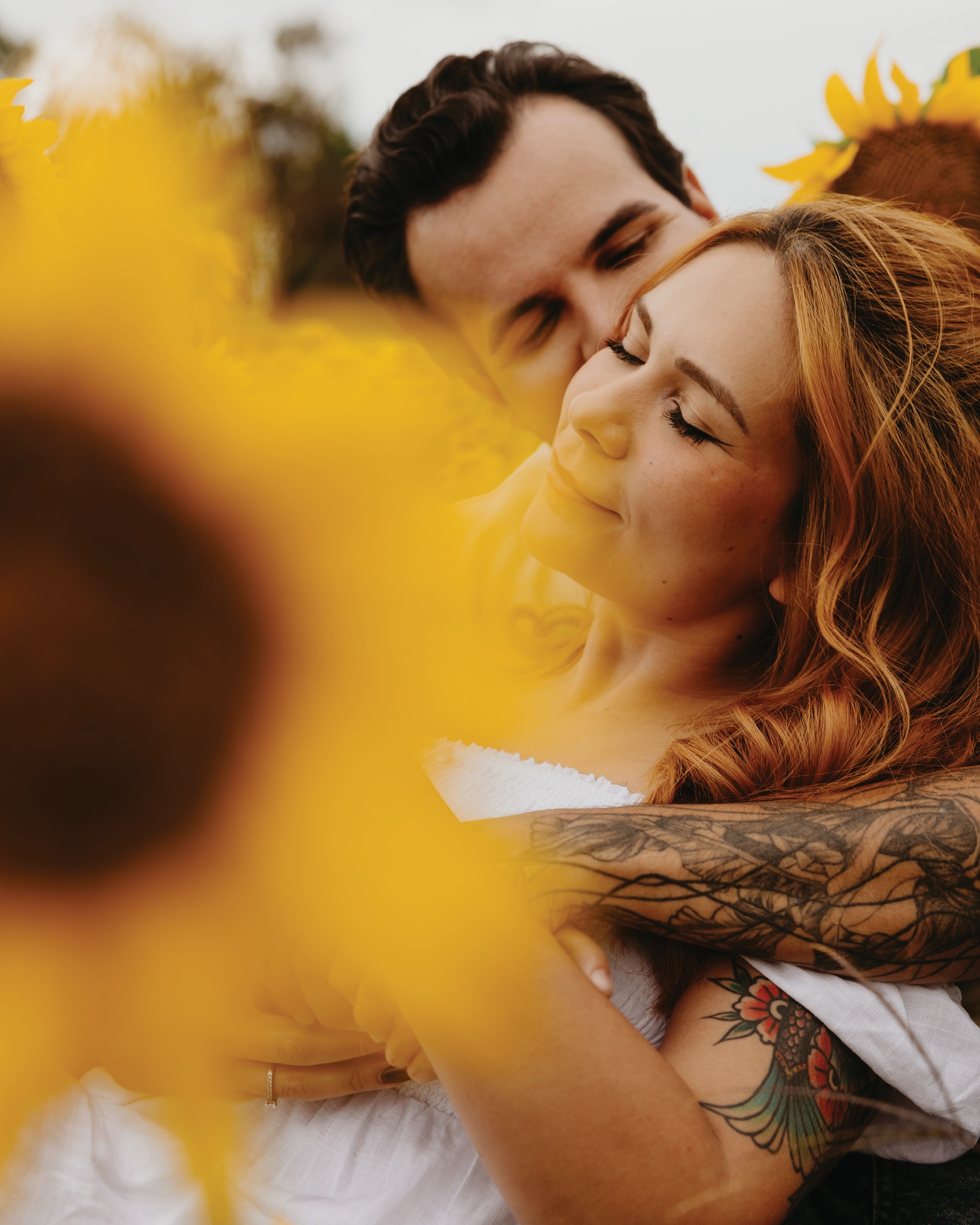 💛
fotografar o amor é sempre prazeroso, seja em que formato for.
a dois, três ou mais.
uma tributo ao florescer, com tanto amarelo nos excertos desta história de amor, para nos prepararmos para a primavera.
fotografia pré-casamento ✨