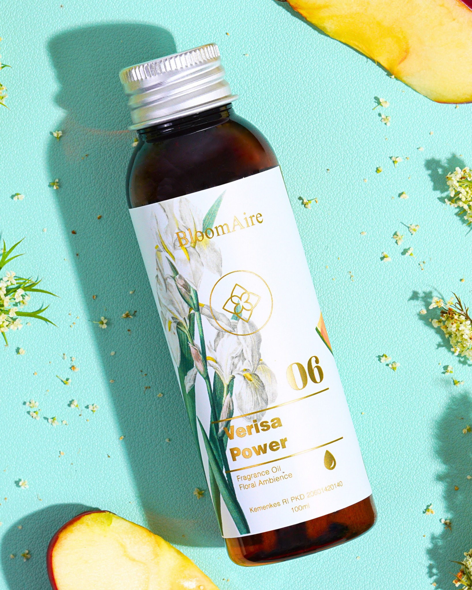 A soft blend of lily and lotus with fresh green apple and cucumber. Verisa Power brings a clean, uplifting scent to your home, perfect for welcoming family this Eid.
Diffuse Verisa Power with your BloomAire diffuser to enjoy its full, refined aroma throughout your space.
#BloomAire #VerisaPower