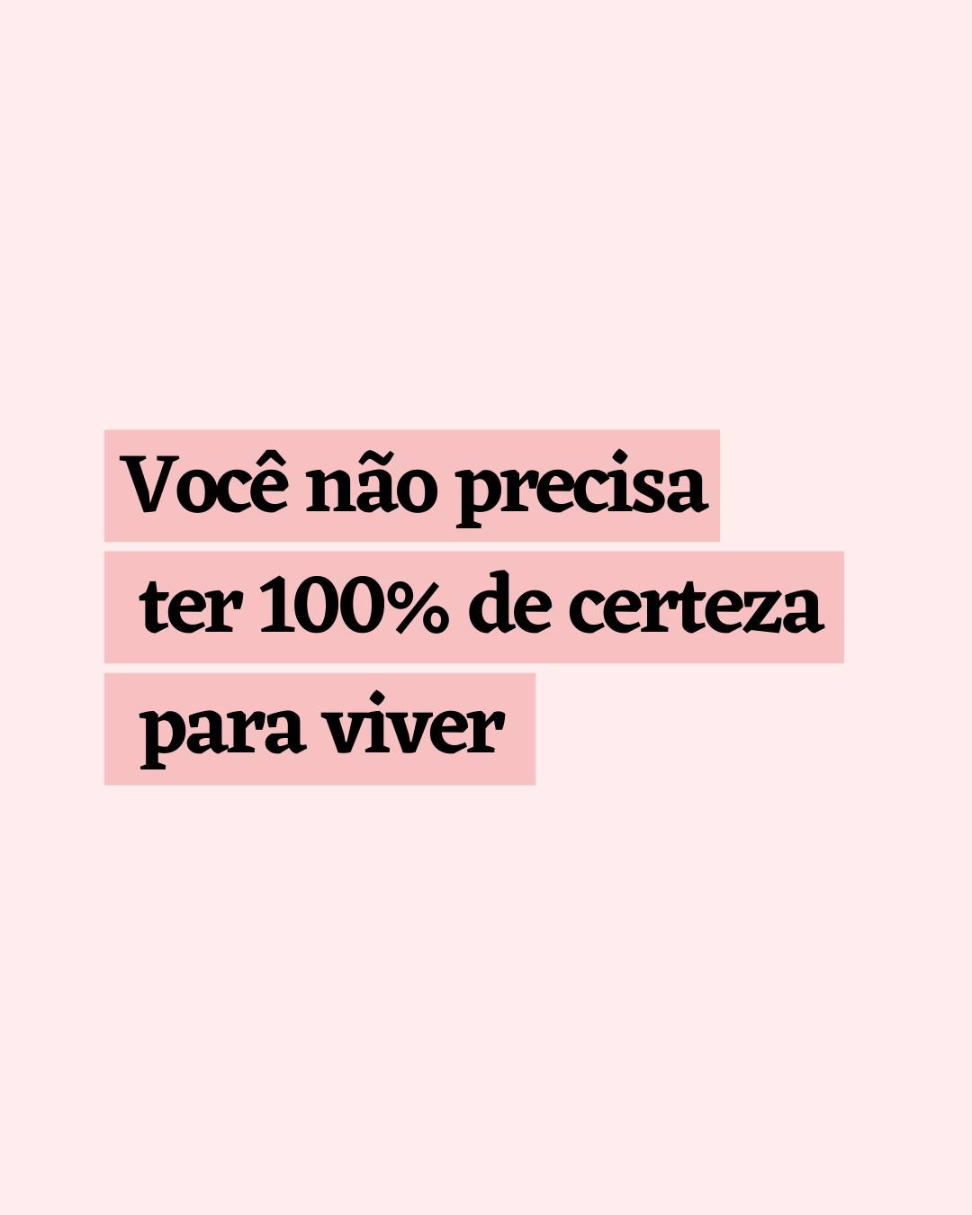 A ansiedade não quer paz. Ela quer garantia.
Garantia de que nada vai dar errado.
Garantia de que você não está doente.
Garantia de que ninguém vai embora.
Garantia de que você não vai falhar.
E como 100% de certeza não existe, a mente continua procurando.
Isso tem nome: intolerância à incerteza. É quando o cérebro entende dúvida como ameaça.
Então ele começa a revisar conversas, checar sintomas, buscar confirmação, pensar em todos os cenários possíveis, como se, ao prever tudo, pudesse evitar qualquer dor.
Só que essa busca não traz segurança.
Traz exaustão.
Porque a vida é incerta por natureza.
Maturidade emocional não é eliminar dúvida.
É aprender a agir mesmo sem ter todas as respostas.
Se a incerteza te paralisa e você quer aprender estratégias práticas para diminuir esse ciclo no dia a dia, escreva MANUAL aqui nos comentários que eu te conto mais sobre o Manual do Ansioso, o meu guia completo da Ansiedade!