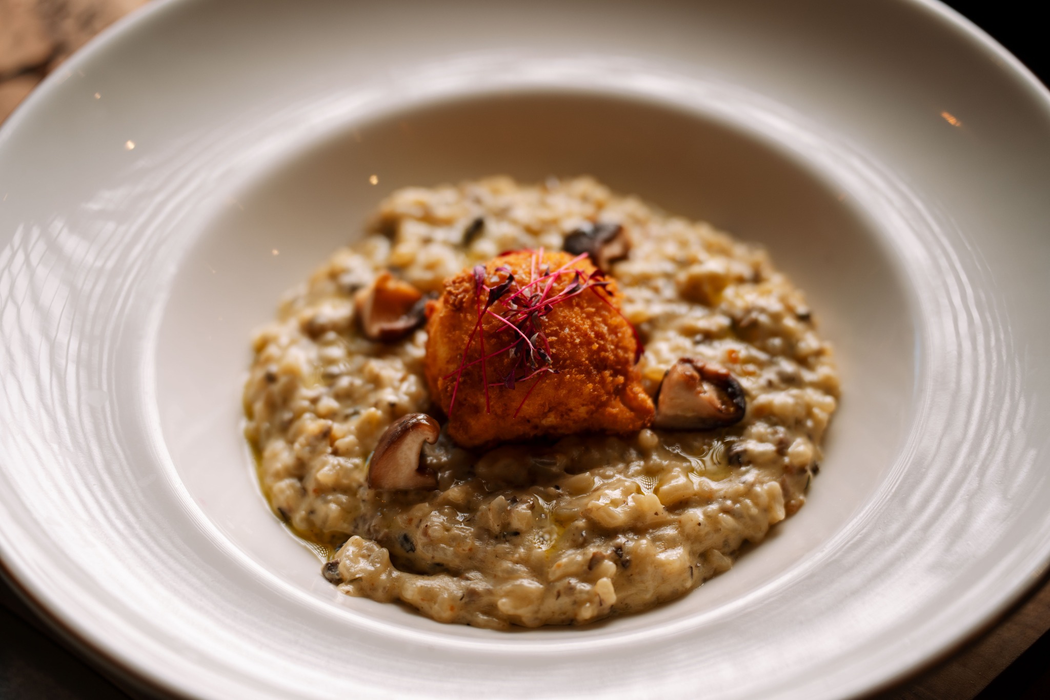 Wild Mushroom Risotto, Poached Egg, Truffle (v)
Rich, earthy, and comforting.
A vegetarian main that delivers on depth and flavour.
#thedogatwingham #top50gastropubs #wintermenu