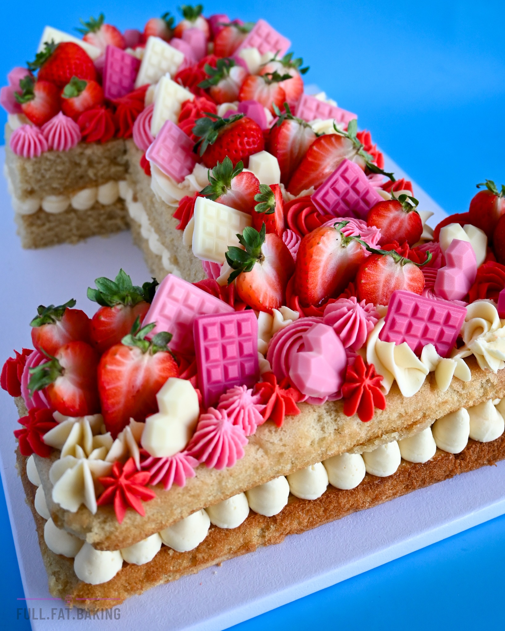 A first birthday cake but make it extra cute ๐
A number 1 cake covered in swirls, strawberries and chocolate bars.
First birthdays are always special and I love being part of them ๐ฅน
Enquiries via DM or email ๐
#FullFatBaking #FirstBirthdayCake #NumberCake #PaphosBaker #CustomCakesCyprus