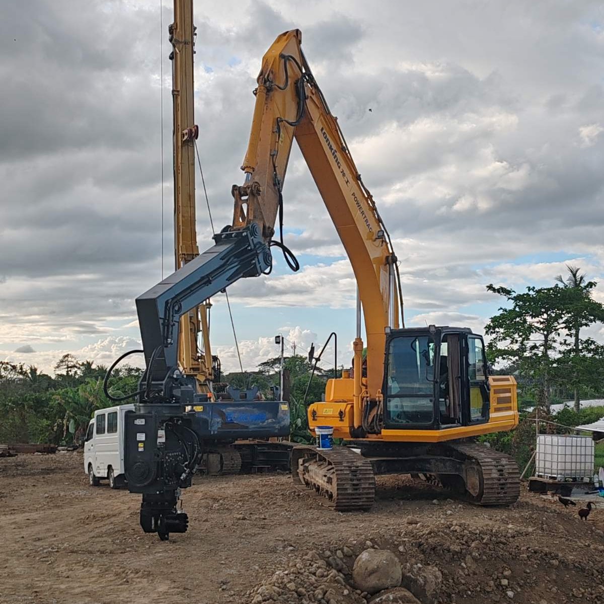 Engineered for consistent output, the S250T Tilting Vibro Hammer combines controlled vibration and flexible positioning to support high-quality piling operations.
#VibroHammer #S250T #PileDriver #SUNJIN #KoreaManufacturer #Construction #floodcontrol #HeavyEquipment