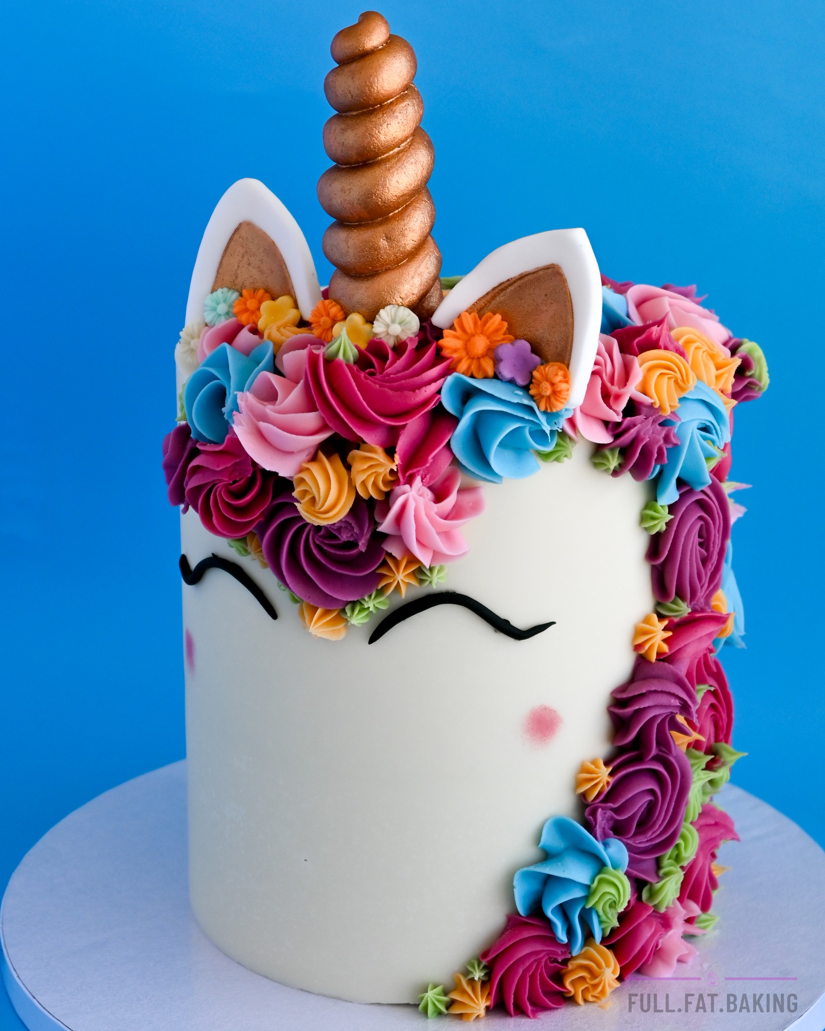 A classic unicorn cake will never go out of style ๐ฆโจ
Vanilla sponge, fresh strawberries and lots of colourful swirls.
Still one of my favourite themes to make.
#UnicornCake #BirthdayCake #CustomCake #CakeDesign #ButtercreamCake #PaphosBaker #CyprusBaker #BakersOfInstagram