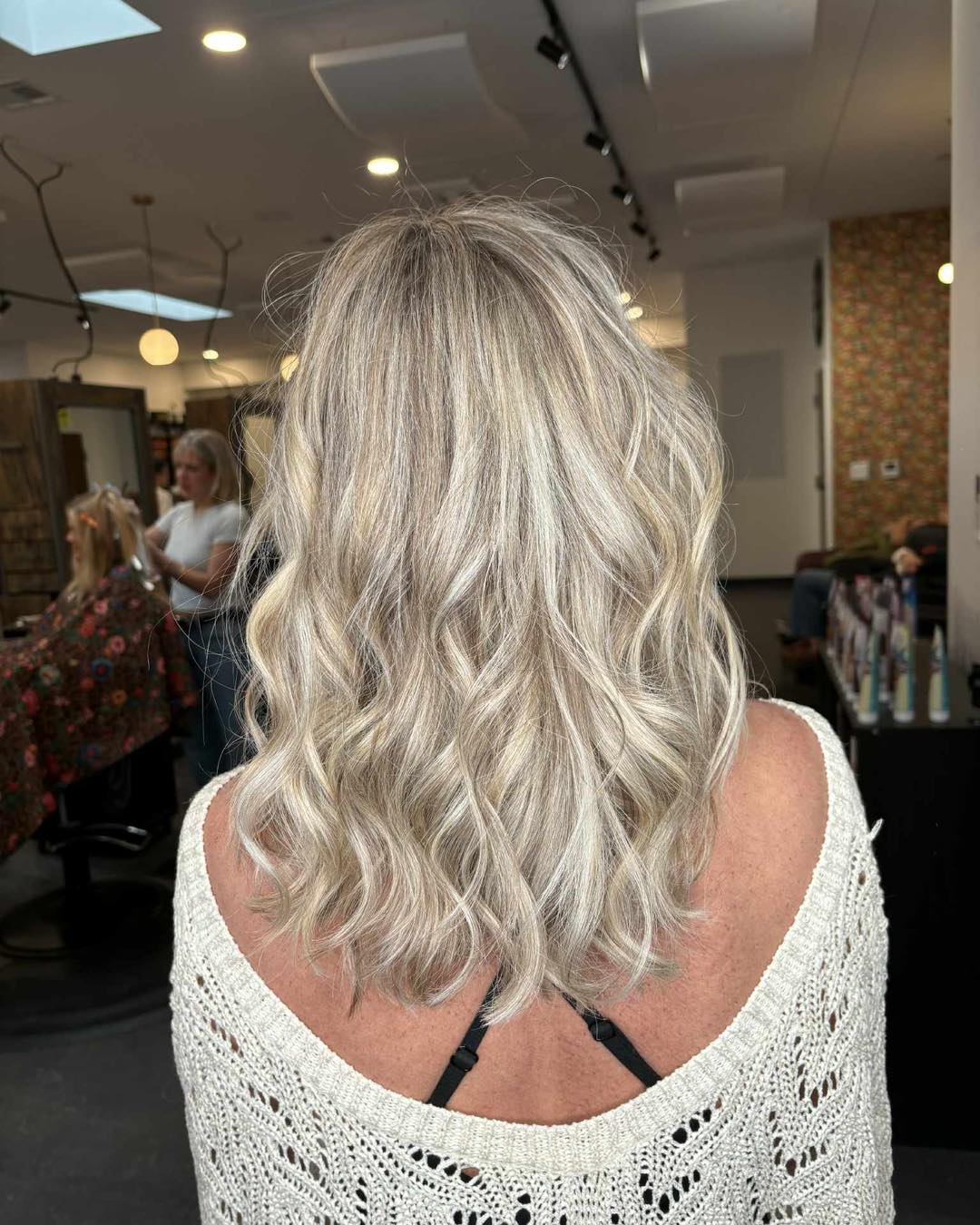 Swooning over this hair 😍
Hair by Amy
•
•
•
#blonde #hairgoals #Charmariesalon #dimensionalblonde #blacksburghairstylist #vahairsalon