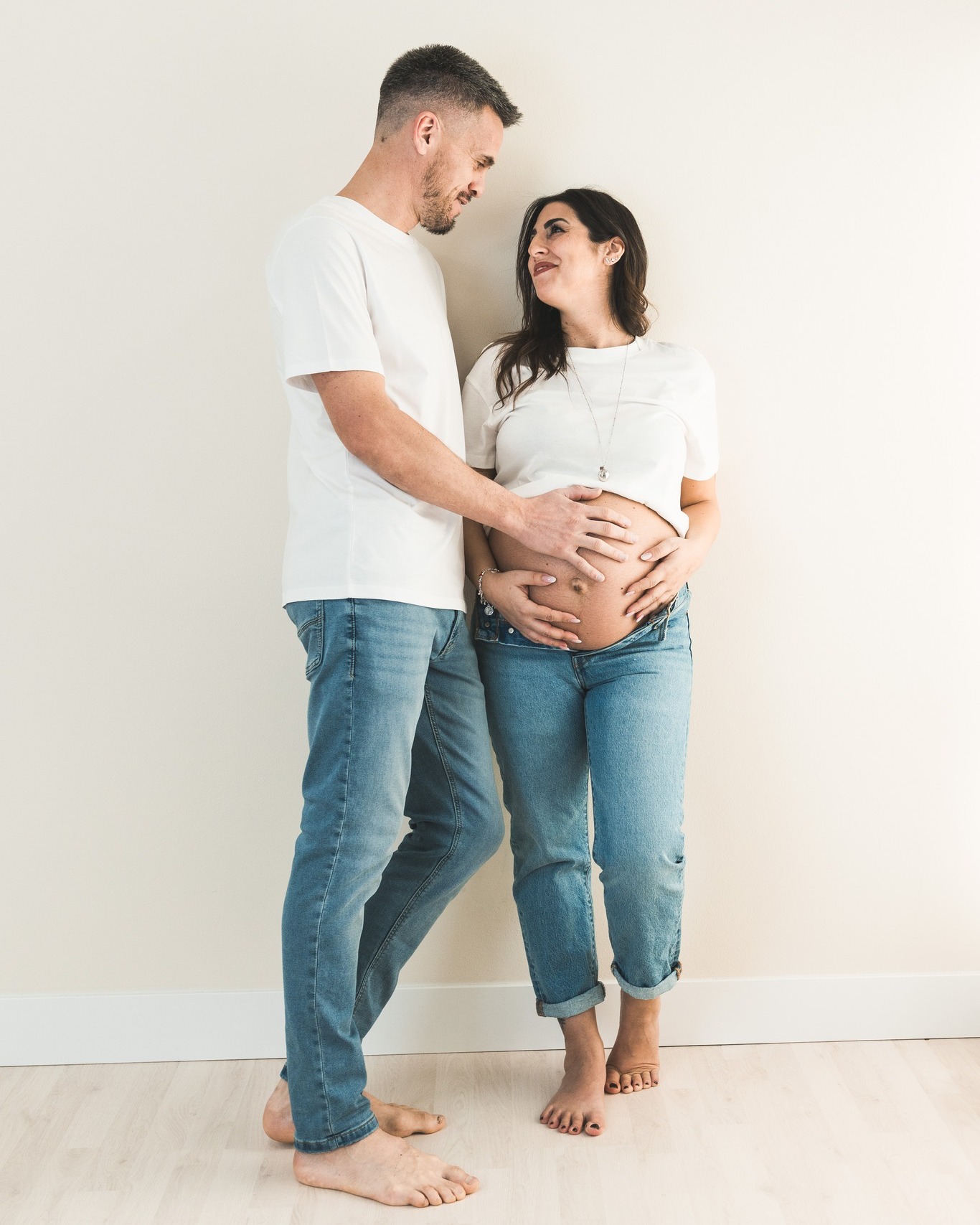 Ogni pancia racconta una storia diversa. 💛
La gravidanza non è solo un momento...
È trasformazione.
È amore che cresce.
È il tuo corpo che compie un piccolo miracolo!
E no… non devi “sapere posare”, non devi sentirti perfetta...Devi solo essere te.
Perché un giorno guarderai quelle foto e ti ricorderai esattamente come ti sentivi.
E tuo figlio potrà vedere quanto era già amato prima ancora di nascere.
Se stai vivendo questo viaggio meraviglioso, fermalo nel tempo.
La pancia passa… l’emozione resta. 💛
www.peregosilviafotografa.it
