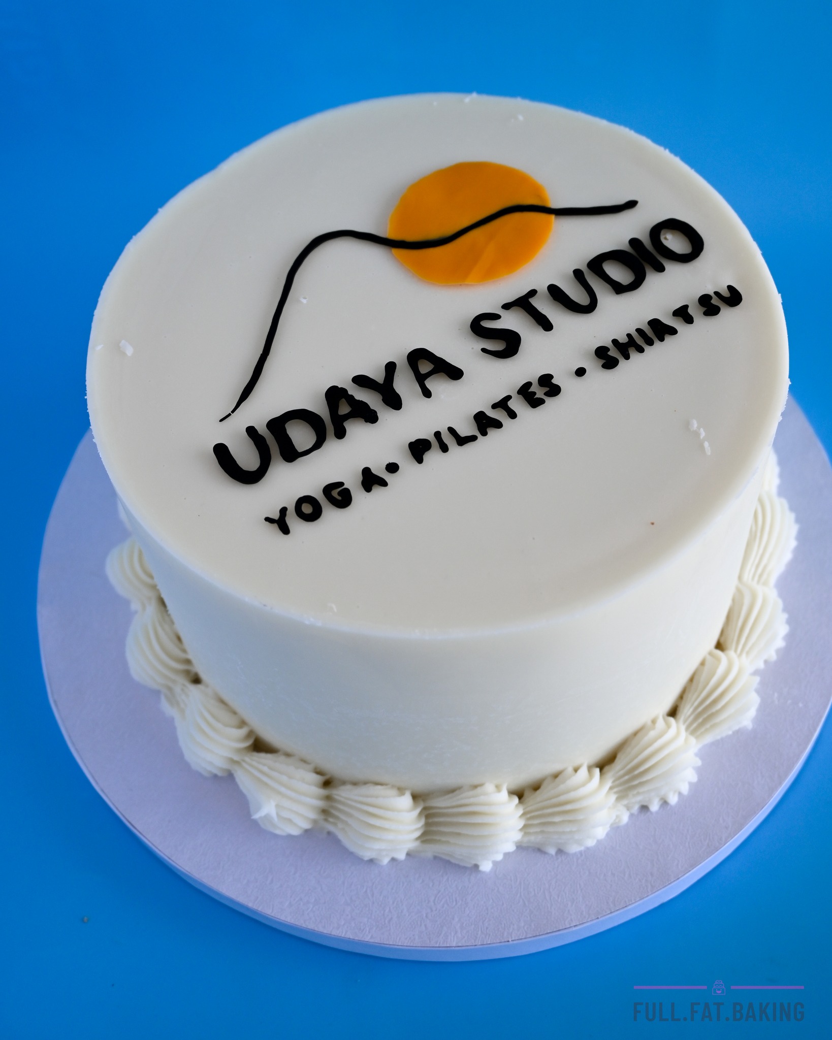 A simple but special one ๐
Lemon cake with the Udaya Studio logo piped on top using ganache.
Thank you to Udaya Studio in Peyia for trusting me again!
Custom logo cakes are always welcome ๐
DM or email to enquire ๐
#FullFatBaking #LogoCake #LemonCake #PaphosBaker #CyprusBusiness #CustomCake