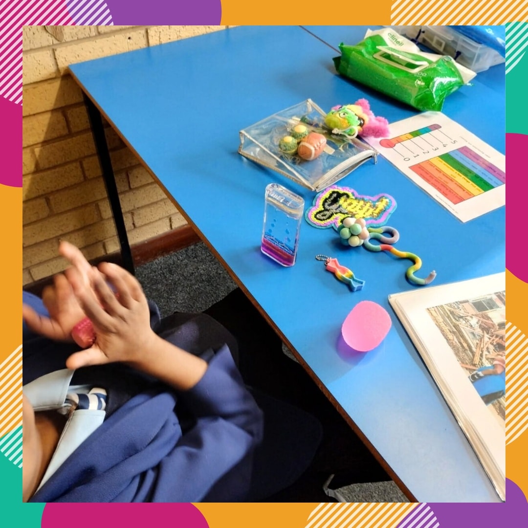 💜Therapy Thursday💜
Here’s a snapshot from one of @lgilmartin_slt's sessions last week where sensory tools were actively used to support engagement and learning ✨
Just look at the variety Louise had on offer that day 😍 From tactile fidgets to calming supports, helping this pupil feel regulated, focused and ready to learn!
The NeeDoh was a firm favourite that day! Do you have a favourite? What is it? We're always looking to add to our huge collection ☺️
#liverpoolspeechtherapy #speechtherapy #sensorytools #spd #needoh #fidgettoys