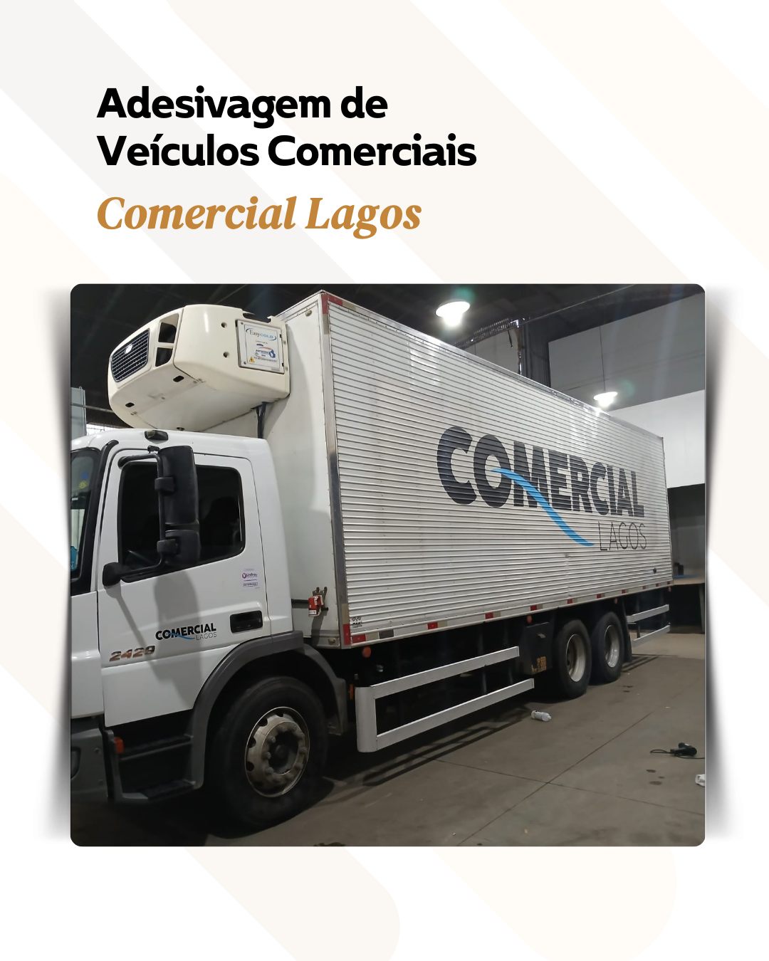 A marca não pode ficar parada.
Ela precisa circular, ser vista e reconhecida todos os dias.
Aqui, a Arrematte foi responsável pela comunicação visual veicular, com adesivagem de frota aplicada diretamente no caminhão da Comercial Lagos, respeitando identidade visual, proporção e leitura à distância.
Resultado?
Um veículo que vira mídia, reforça a marca e trabalha enquanto está na rua.
É isso que fazemos:
transformamos superfícies em pontos de comunic#comunicacaovisual
#ArrematteComunicação
#comunicacaovisual
#MarketingVisual
#PublicidadeOutdoor
#VisualMerchandising