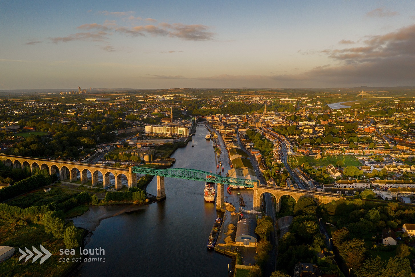 History, water and wide-open views come together in Drogheda 🌊⚓
Built back in 1853, this iconic structure sits quietly along the River Boyne, offering a front-row view of Drogheda’s maritime past and present.
The elegant arches of the Boyne Viaduct stretch across the river, a striking reminder of Victorian engineering and the long connection between land, rail and sea 🌉🚆
Pause to watch boats drift by, or simply take in the calm flow of the Boyne as it meets the port.
Discover more on www.sealouth.ie/drogheda
#SeaLouth #IrelandsAncientEast #KeepDiscovering #See #Eat #Admire #Drogheda #RiverBoyne #CoastalHeritage
Credit Sea Louth